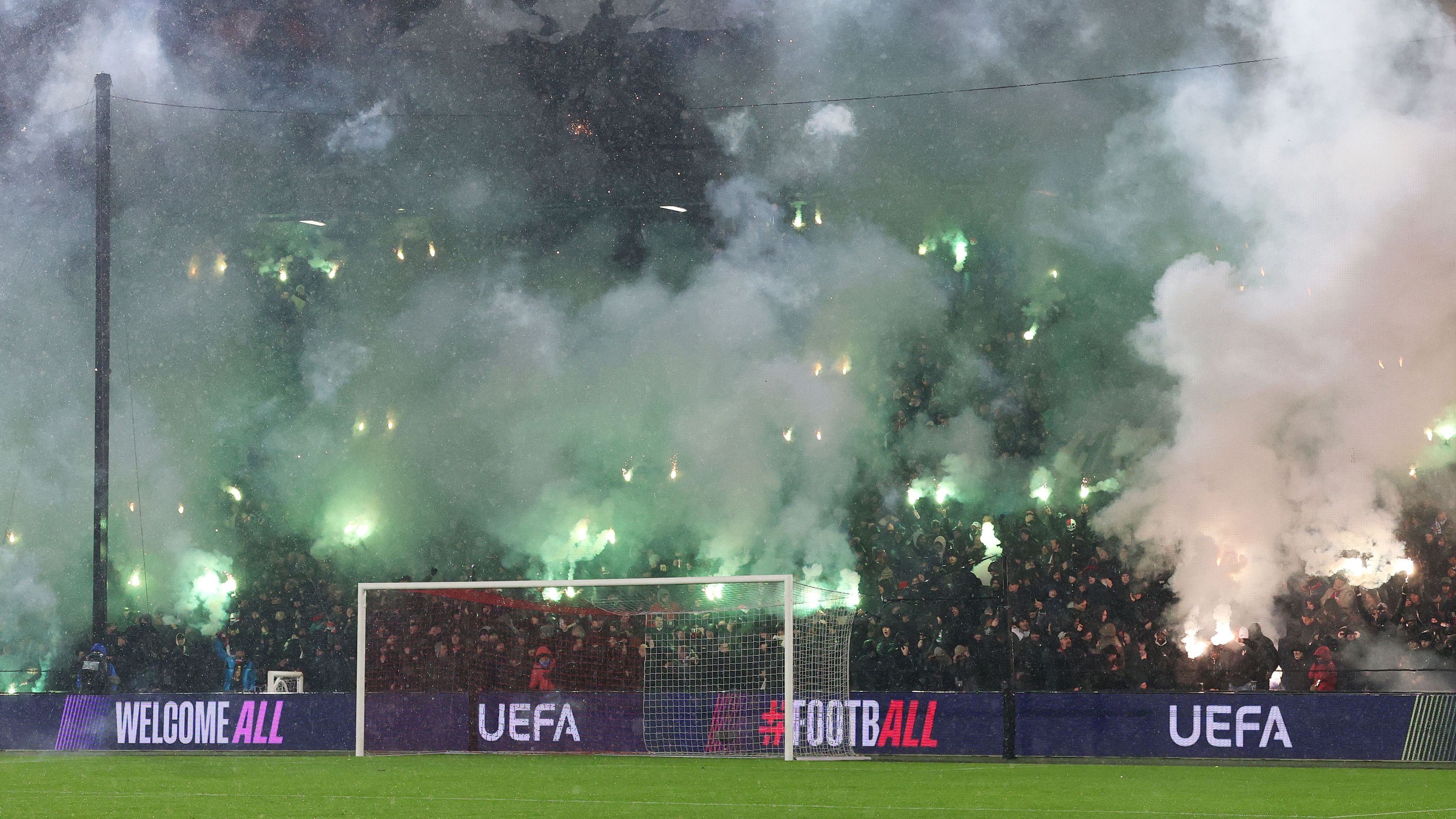 Feyenoord v FC Bayern München - UEFA Champions League 2024/25 League Phase MD7
