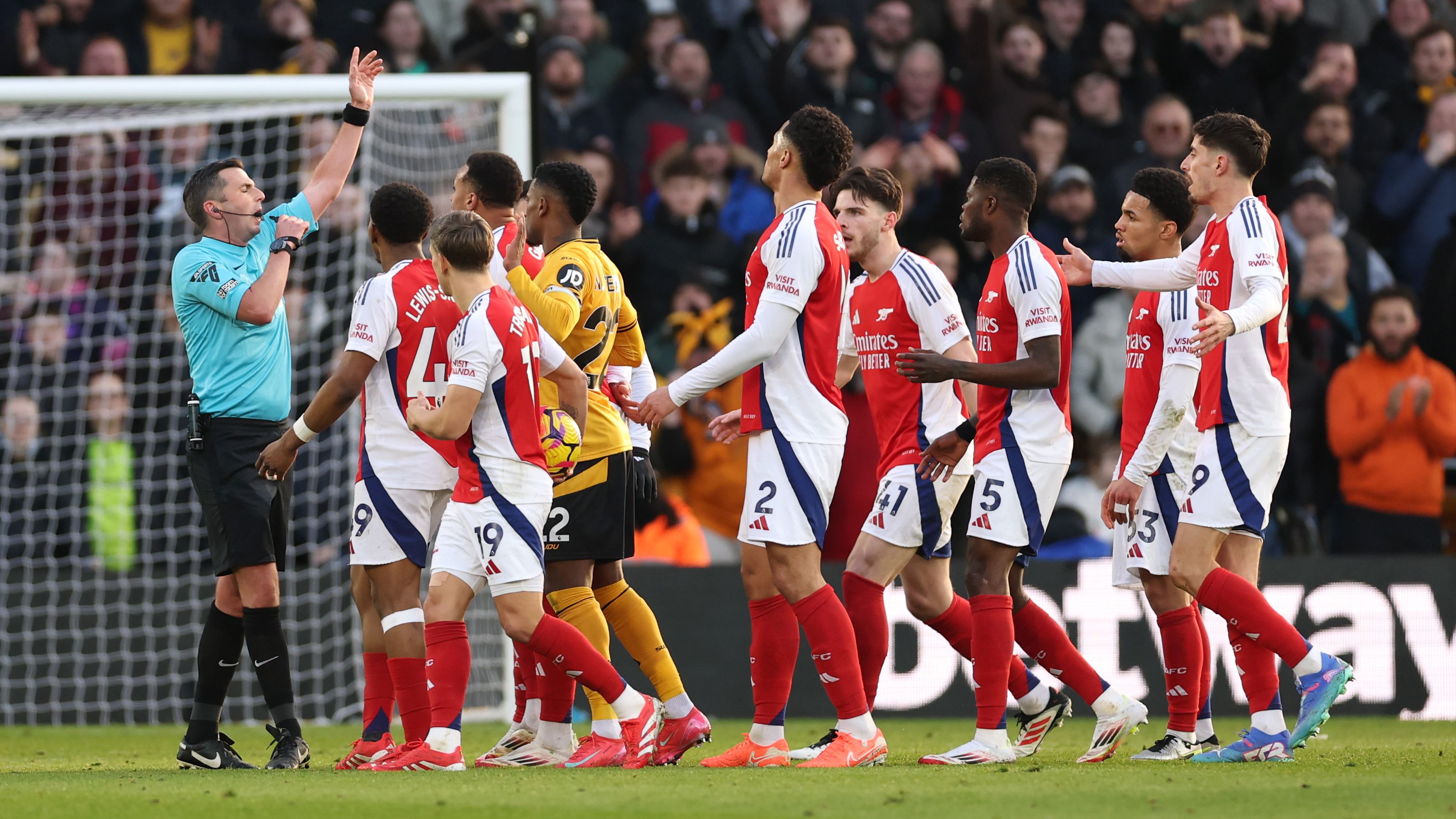 Wolverhampton Wanderers FC v Arsenal FC - Premier League
