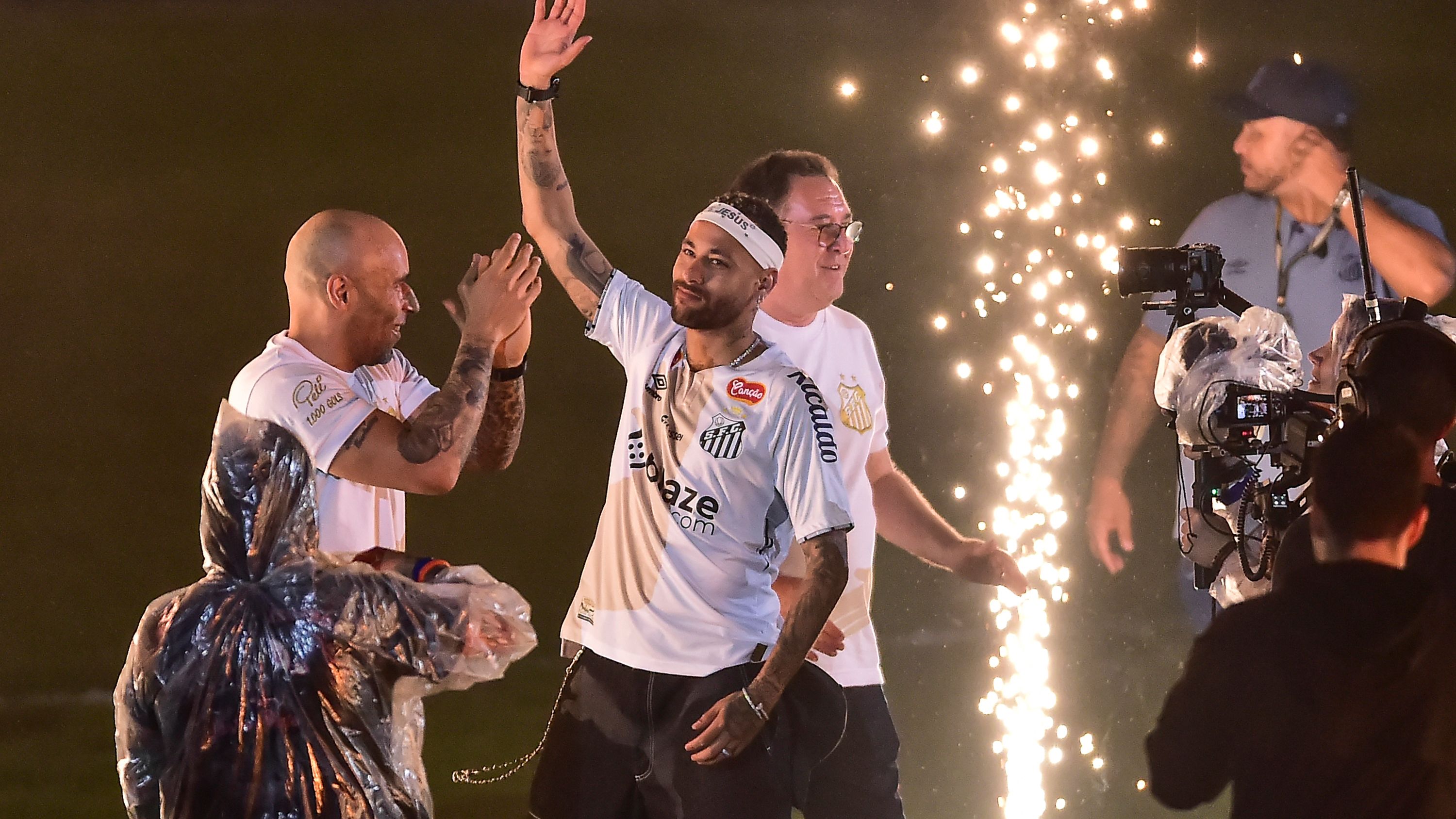 Santos Unveils Neymar As New Singnig