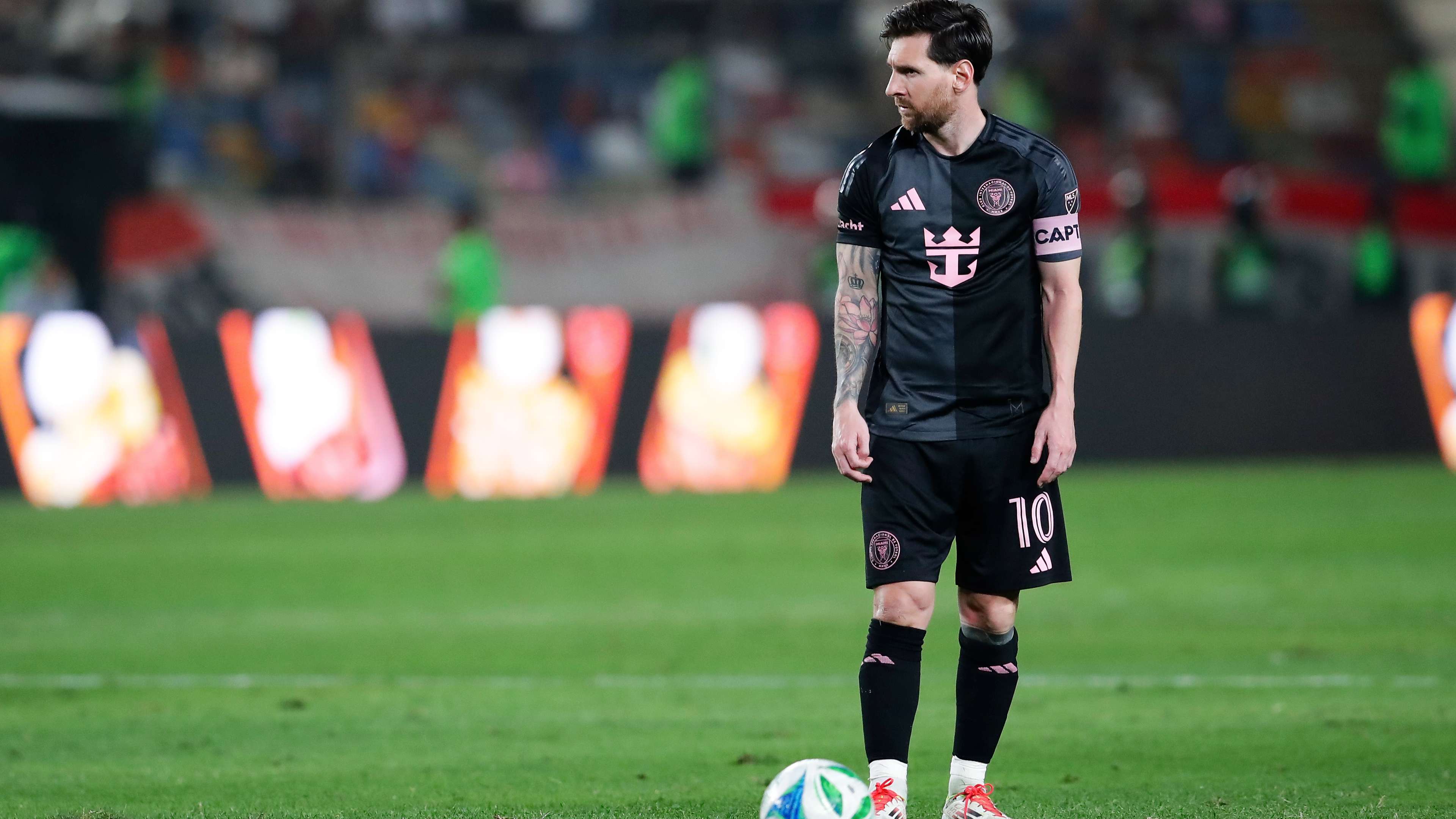 Peruvian fans in awe of Lionel Messi during Inter Miami's preseason clash against Club Universitario de Deportes | Goal.com South Africa