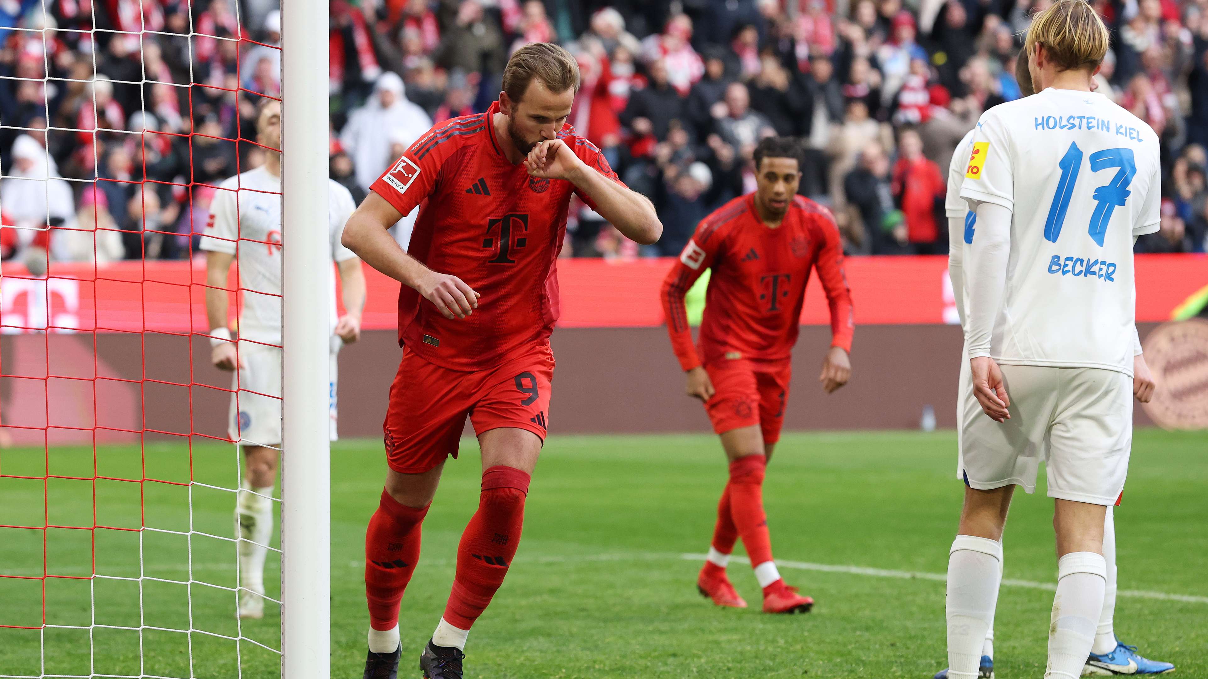 FC Bayern München v Holstein Kiel - Bundesliga