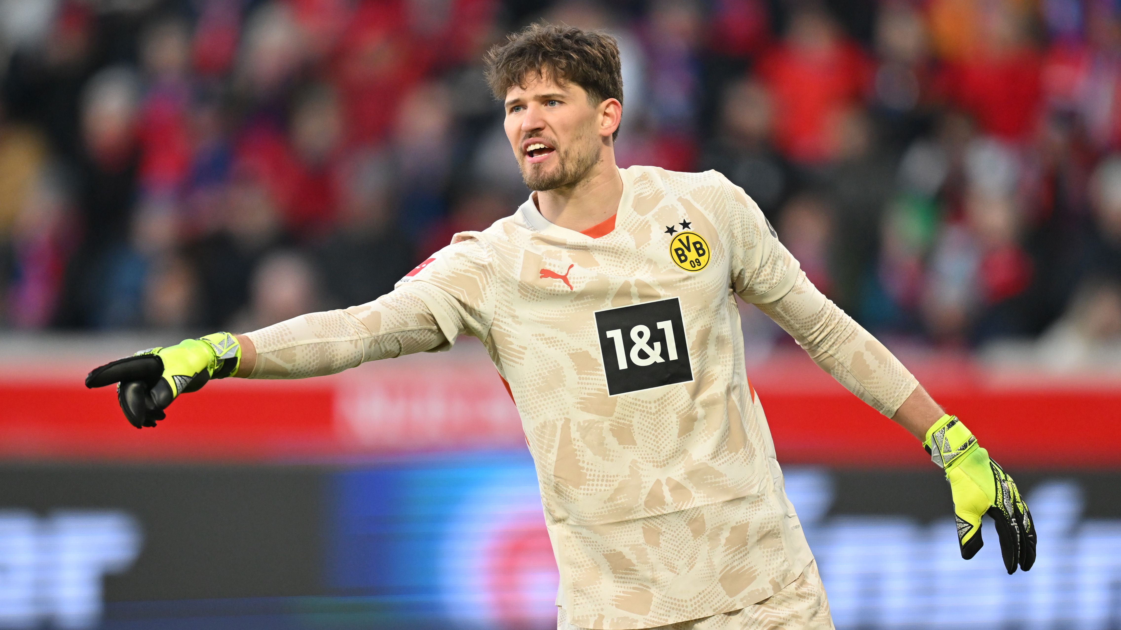 Gregor Kobel transfer U-turn?! Chelsea-linked goalkeeper could now STAY at Dortmund despite emotional 'four incredible years' farewell message | Goal.com UK