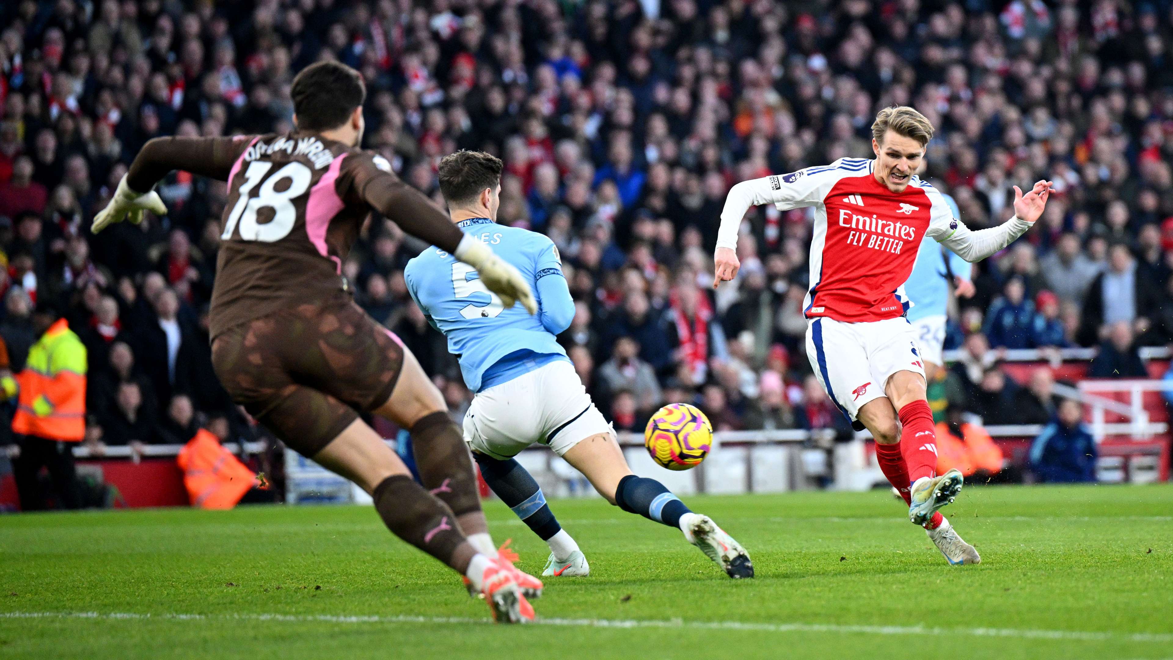 Arsenal FC v Manchester City FC - Premier League