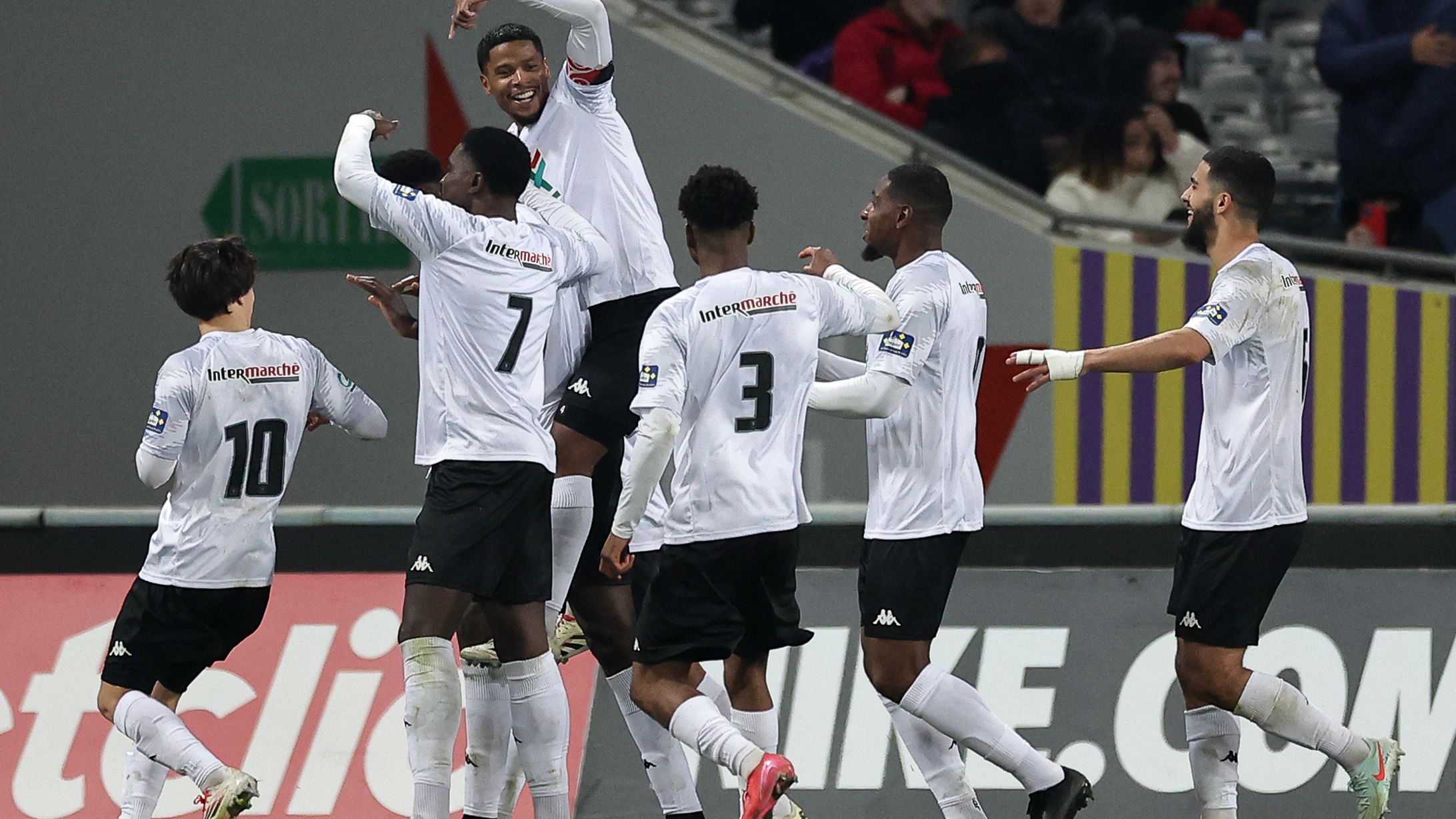 FBL-FRA-CUP-TOULOUSE-GUINGAMP