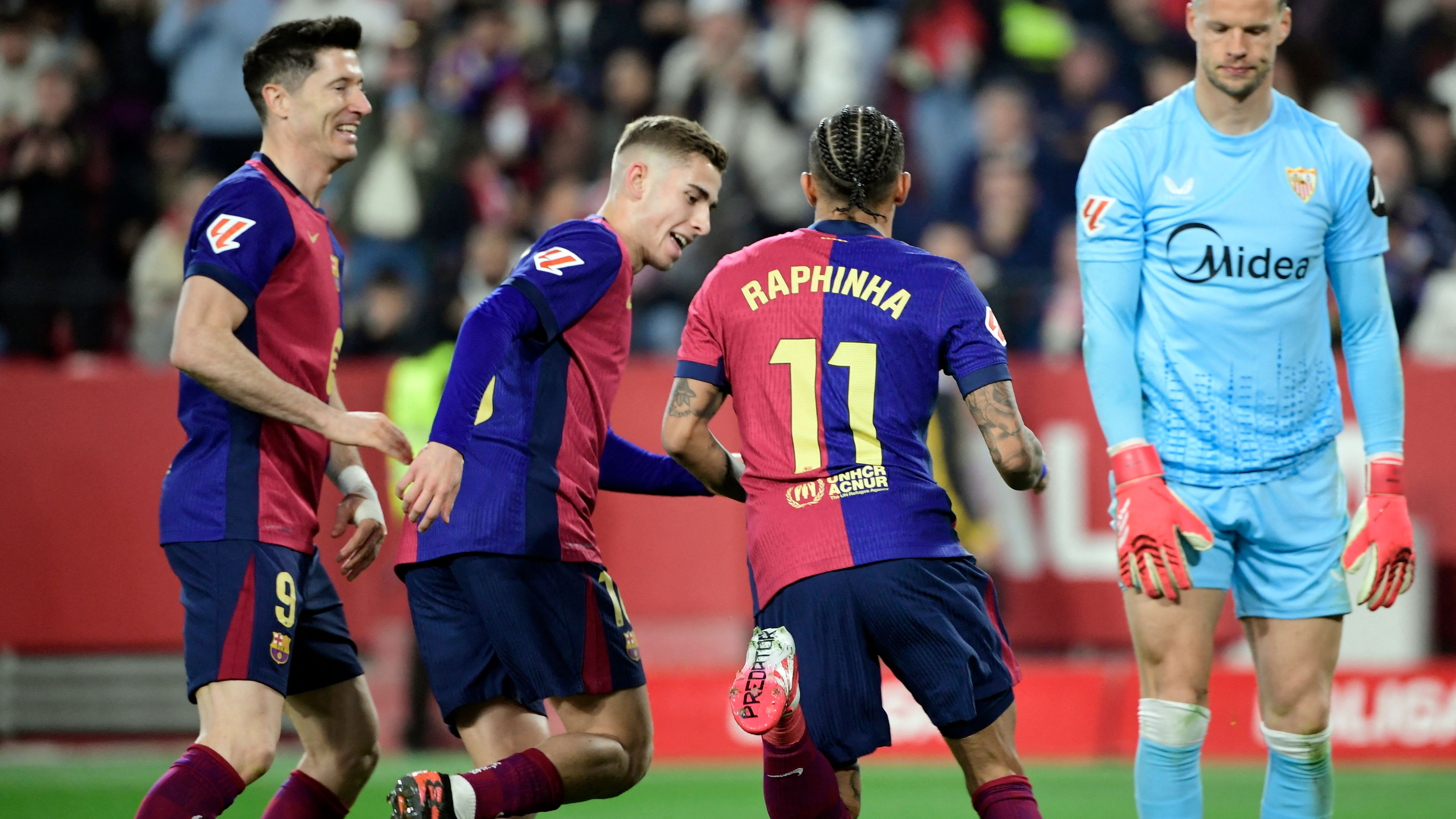 TOPSHOT-FBL-ESP-LIGA-SEVILLA-BARCELONA