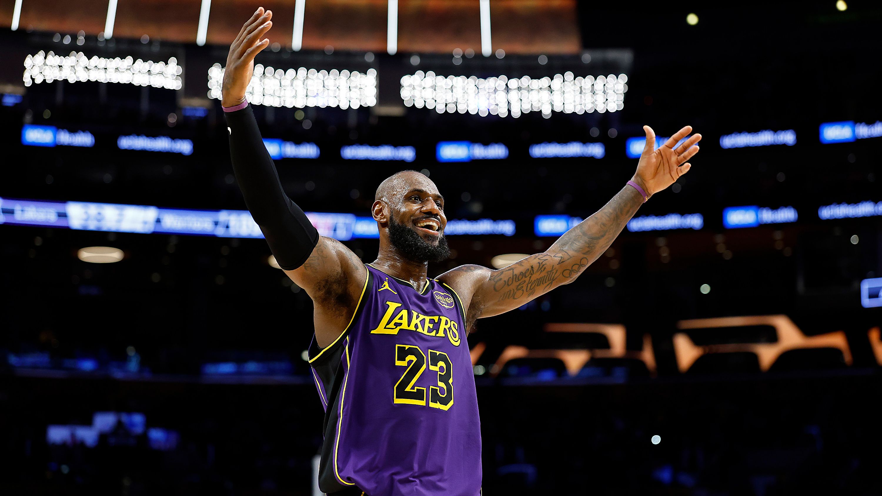 Golden State Warriors v Los Angeles Lakers