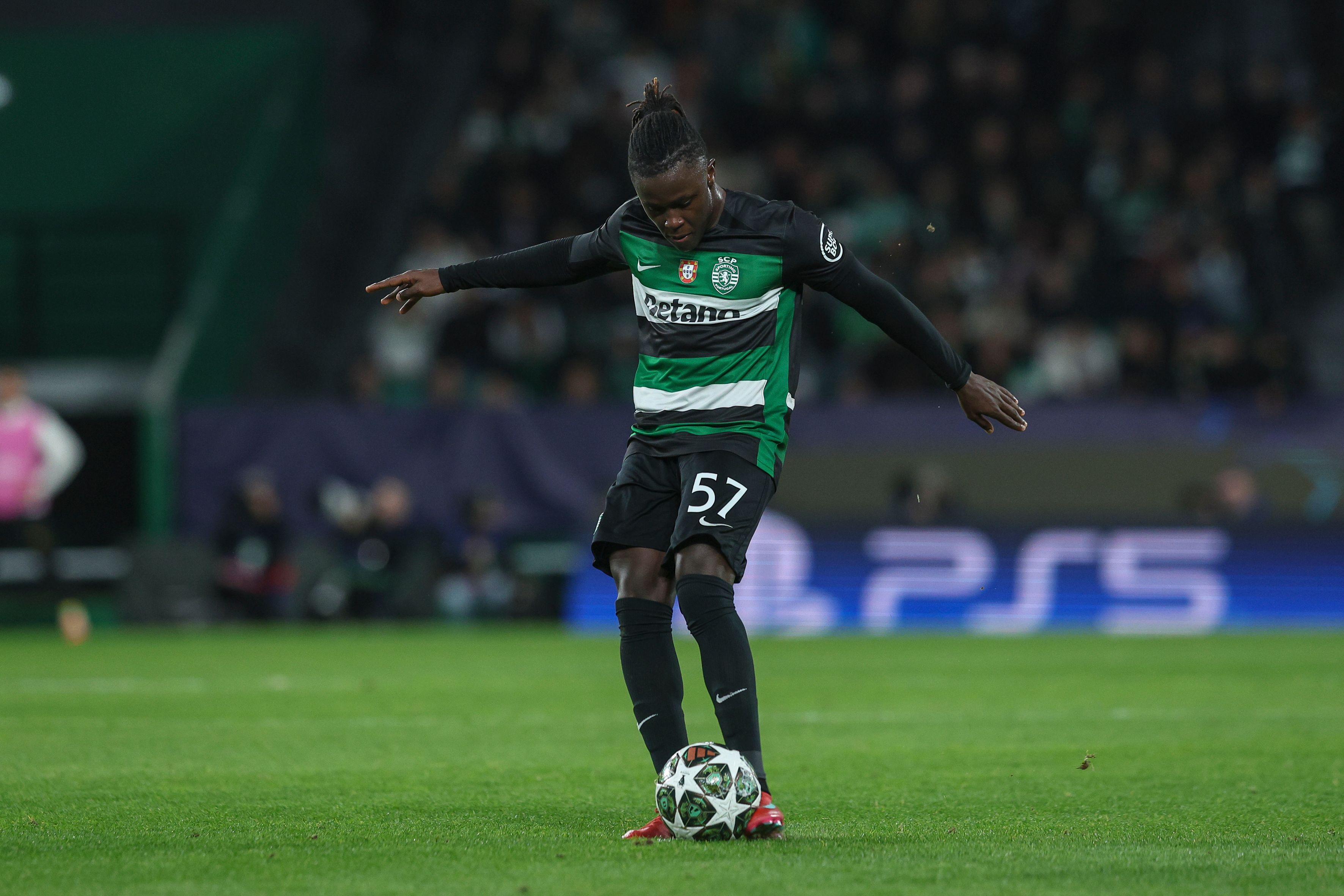 Sporting Clube de Portugal v Borussia Dortmund - UEFA Champions League 2024/25 League Knockout Play-off First Leg