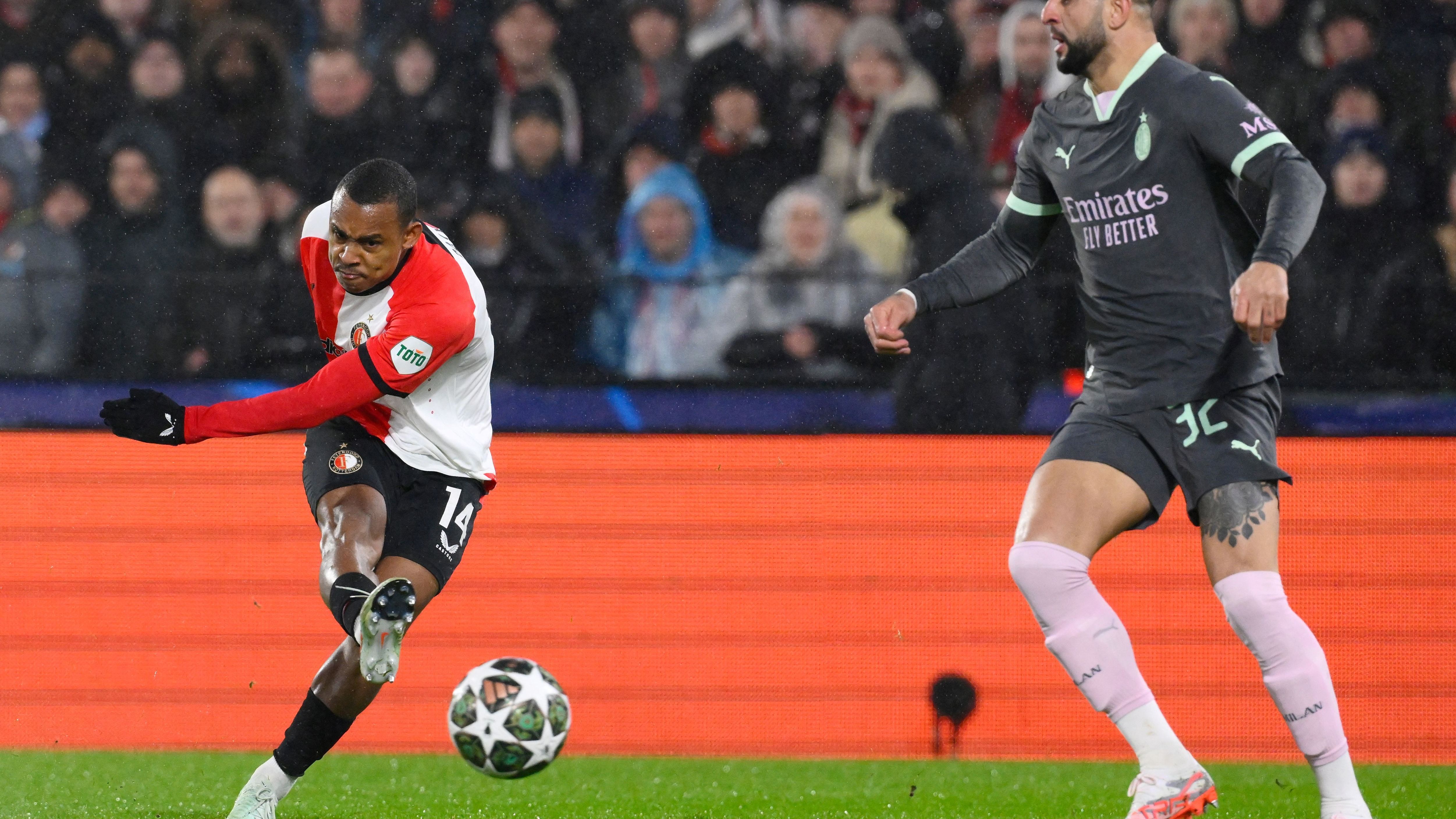 TOPSHOT-FBL-EUR-C1-FEYENOORD-MILAN