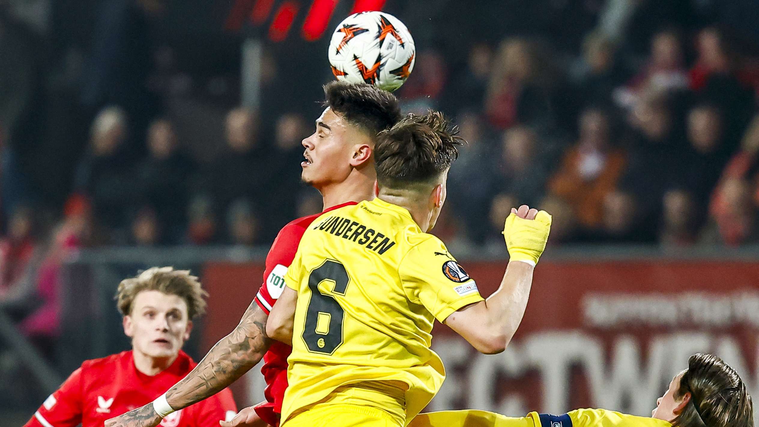 Mees Hilgers bermain untuk FC Twente