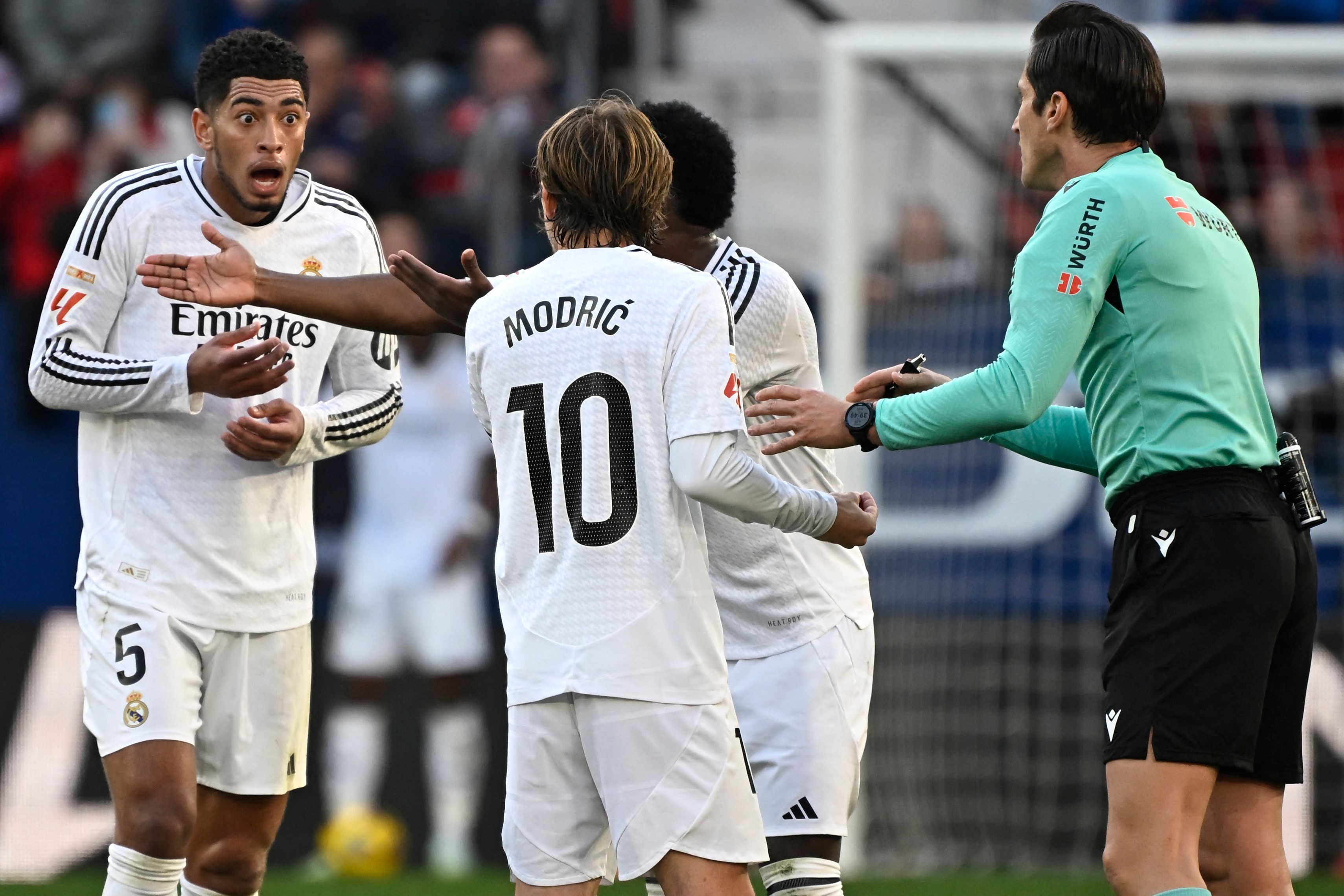 TOPSHOT-FBL-ESP-LIGA-OSASUNA-REAL MADRID