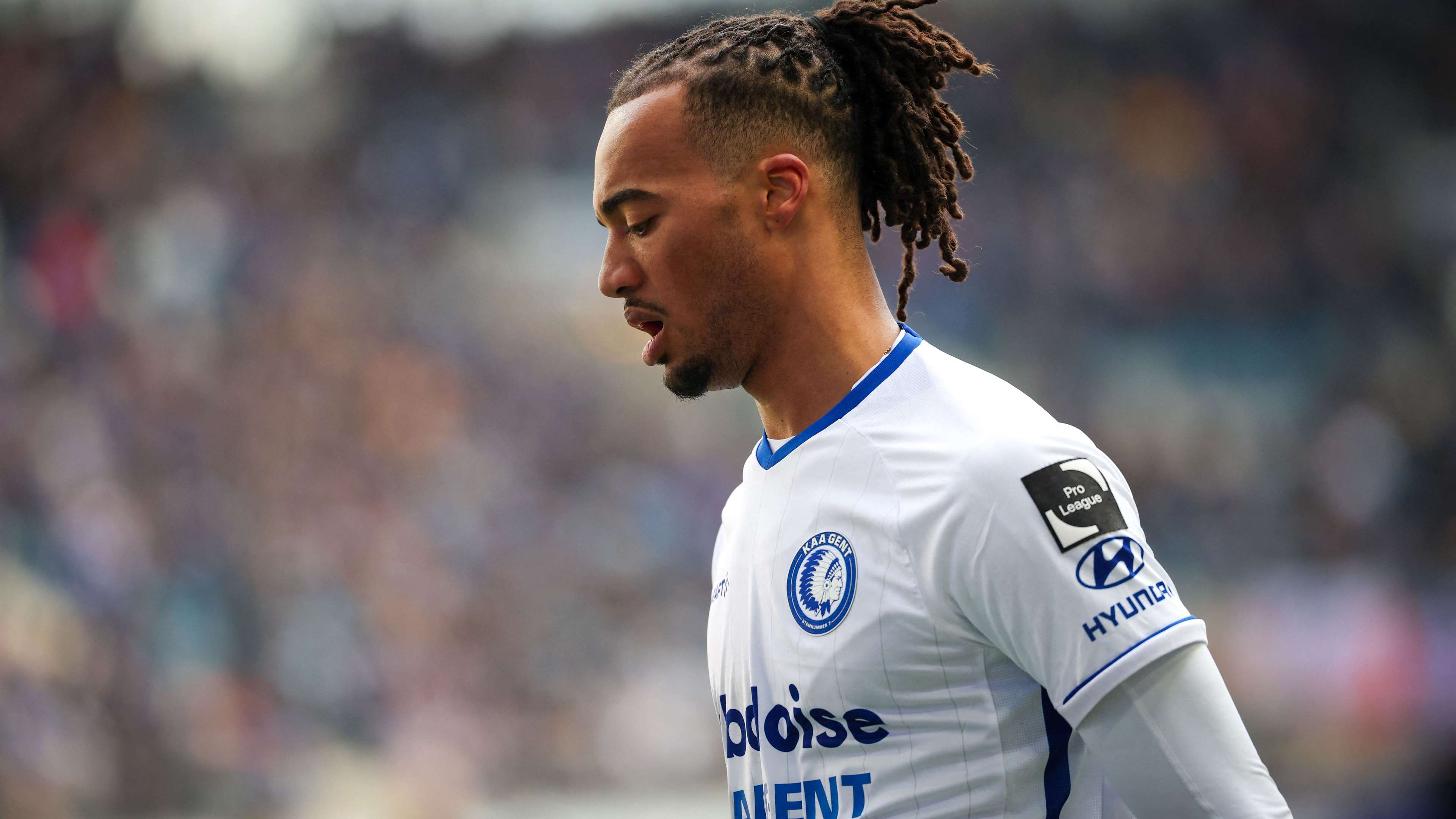 GettyImages-2199321049 AC Milan make contact with English full-back Archie Brown as possible replacement for Theo Hernandez