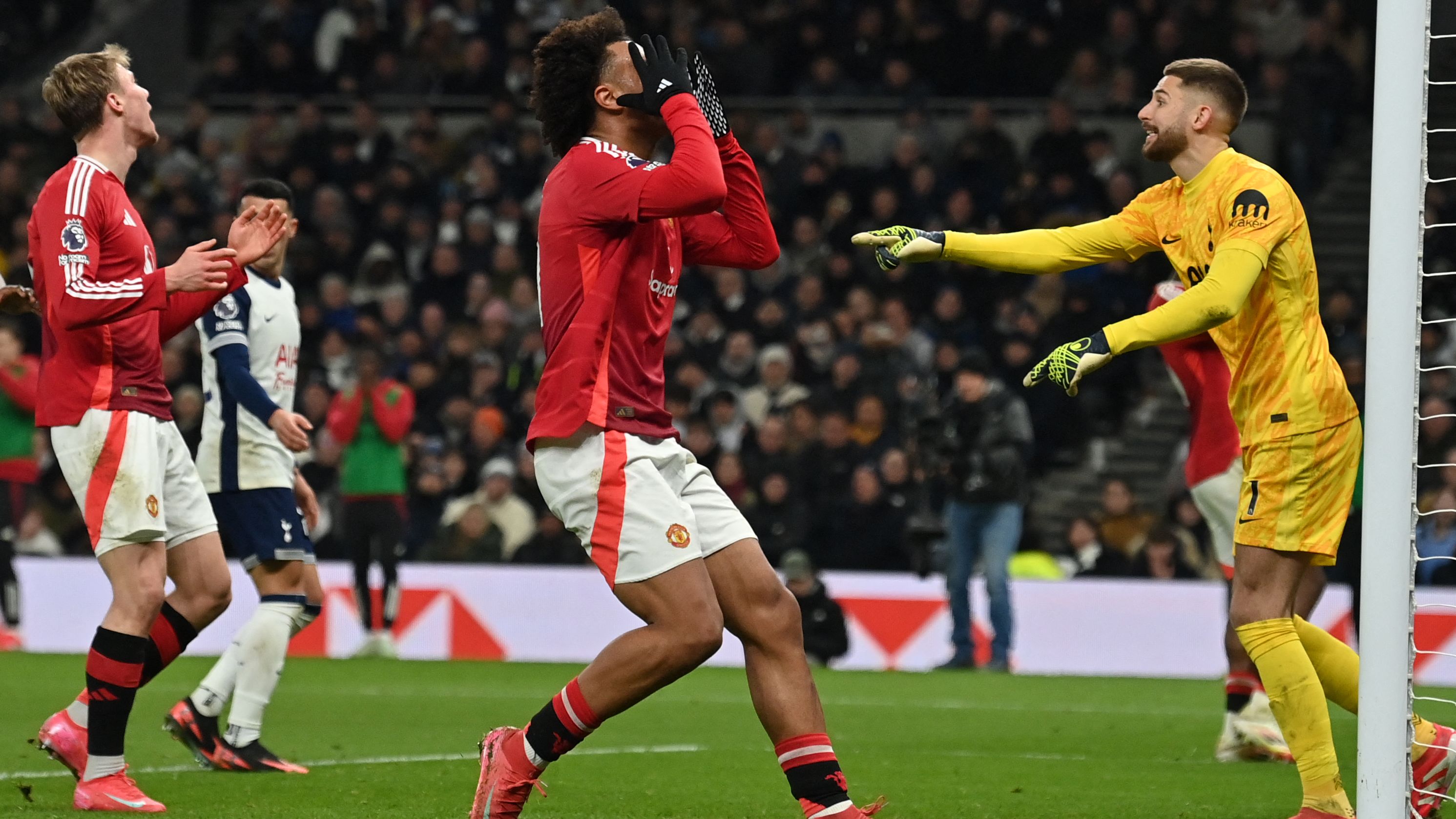 FBL-ENG-PR-TOTTENHAM-MAN UTD