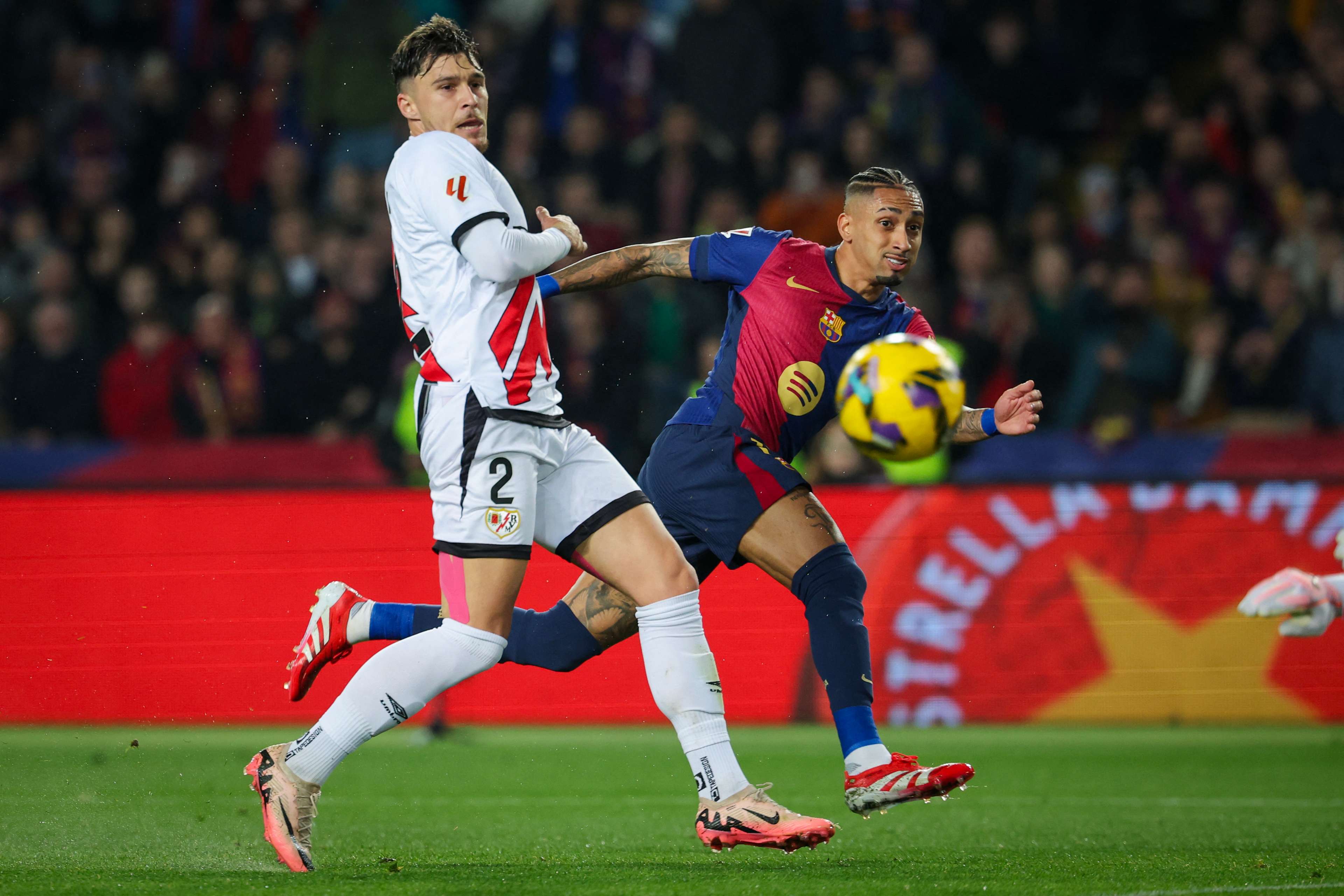TOPSHOT-FBL-ESP-LIGA-BARCELONA-RAYO VALLECANO
