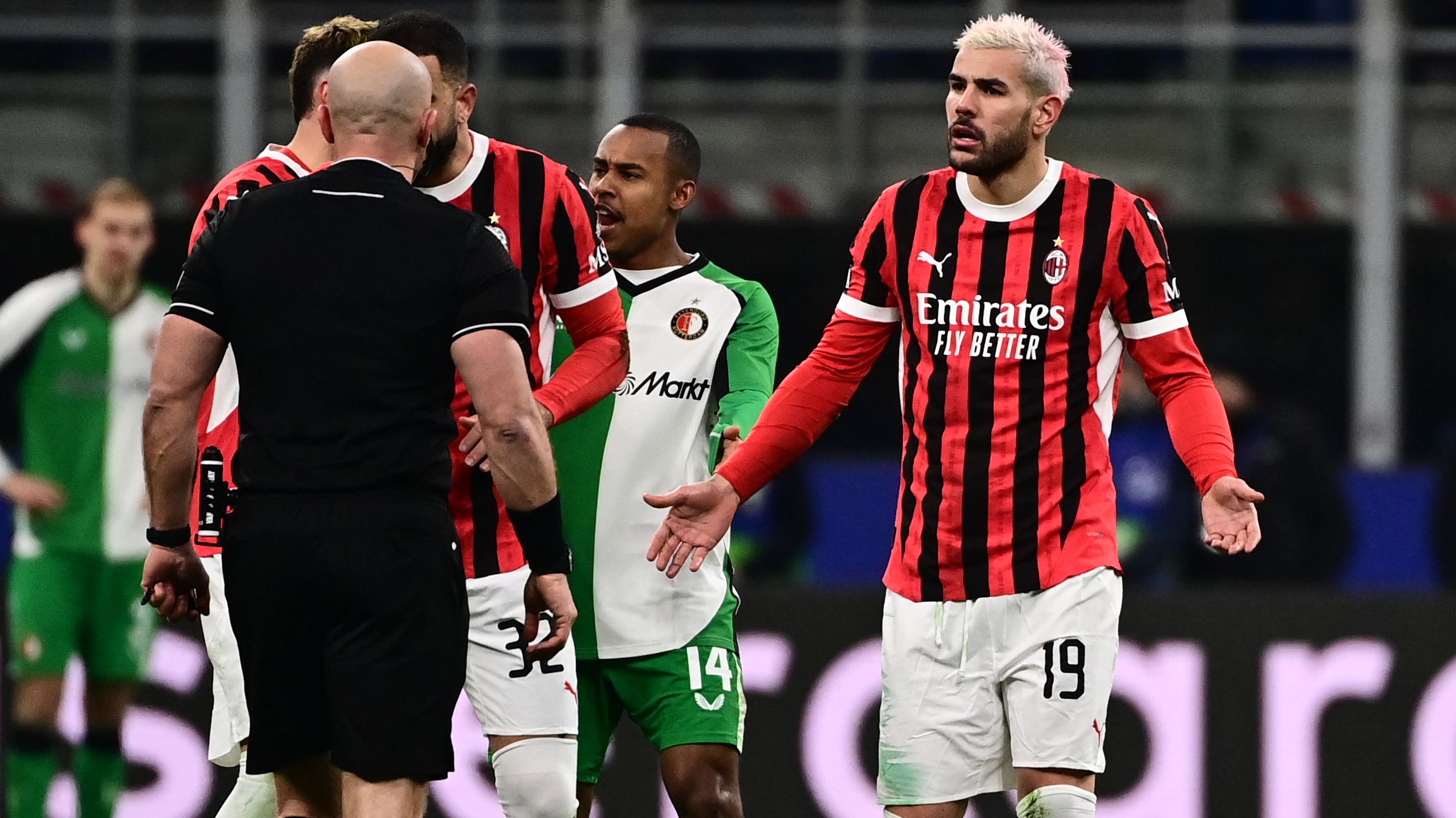 FBL-EUR-C1-MILAN-FEYENOORD