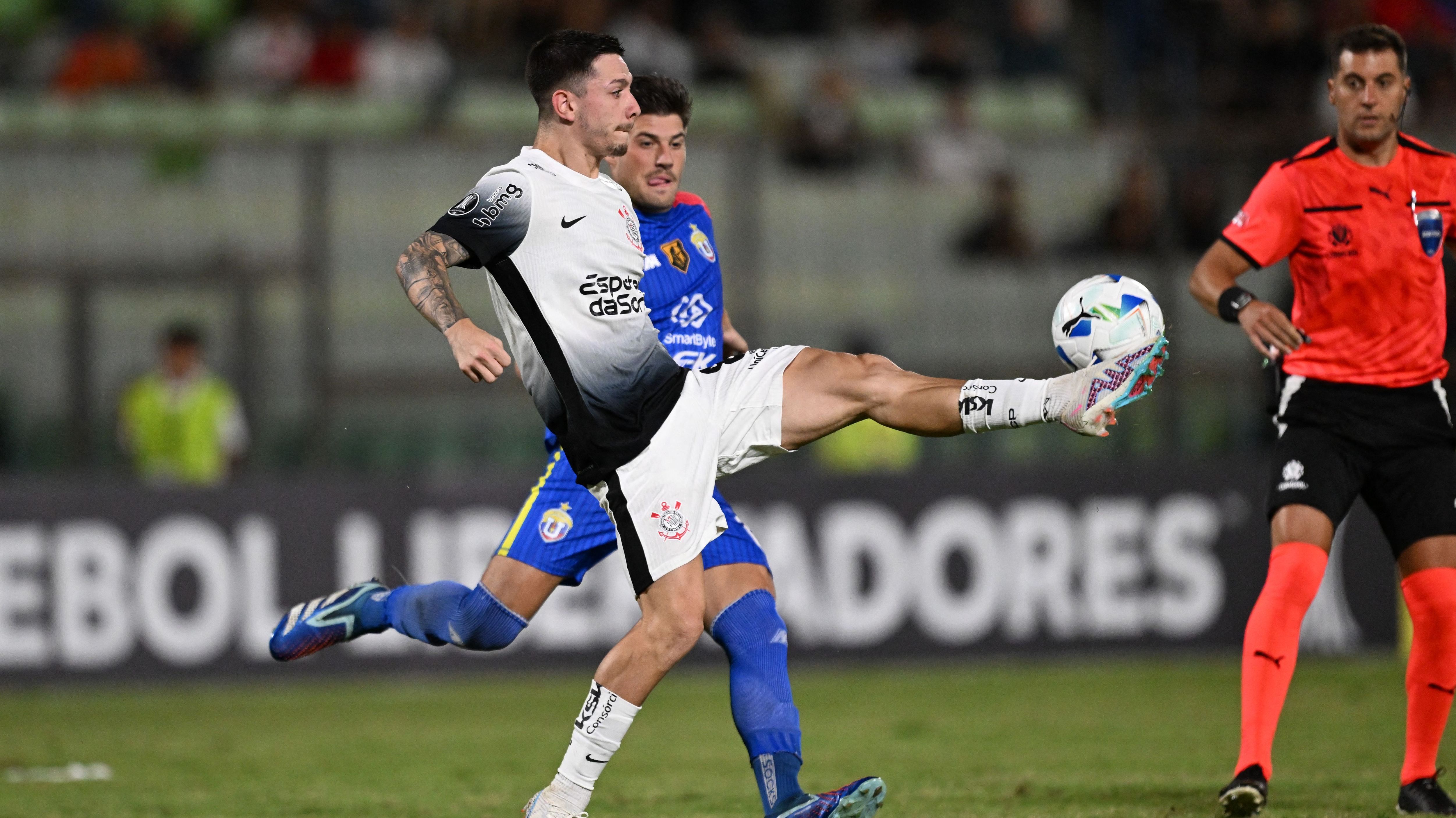 FBL-LIBERTADORES-UCENTRALVEN-CORINTHIANS