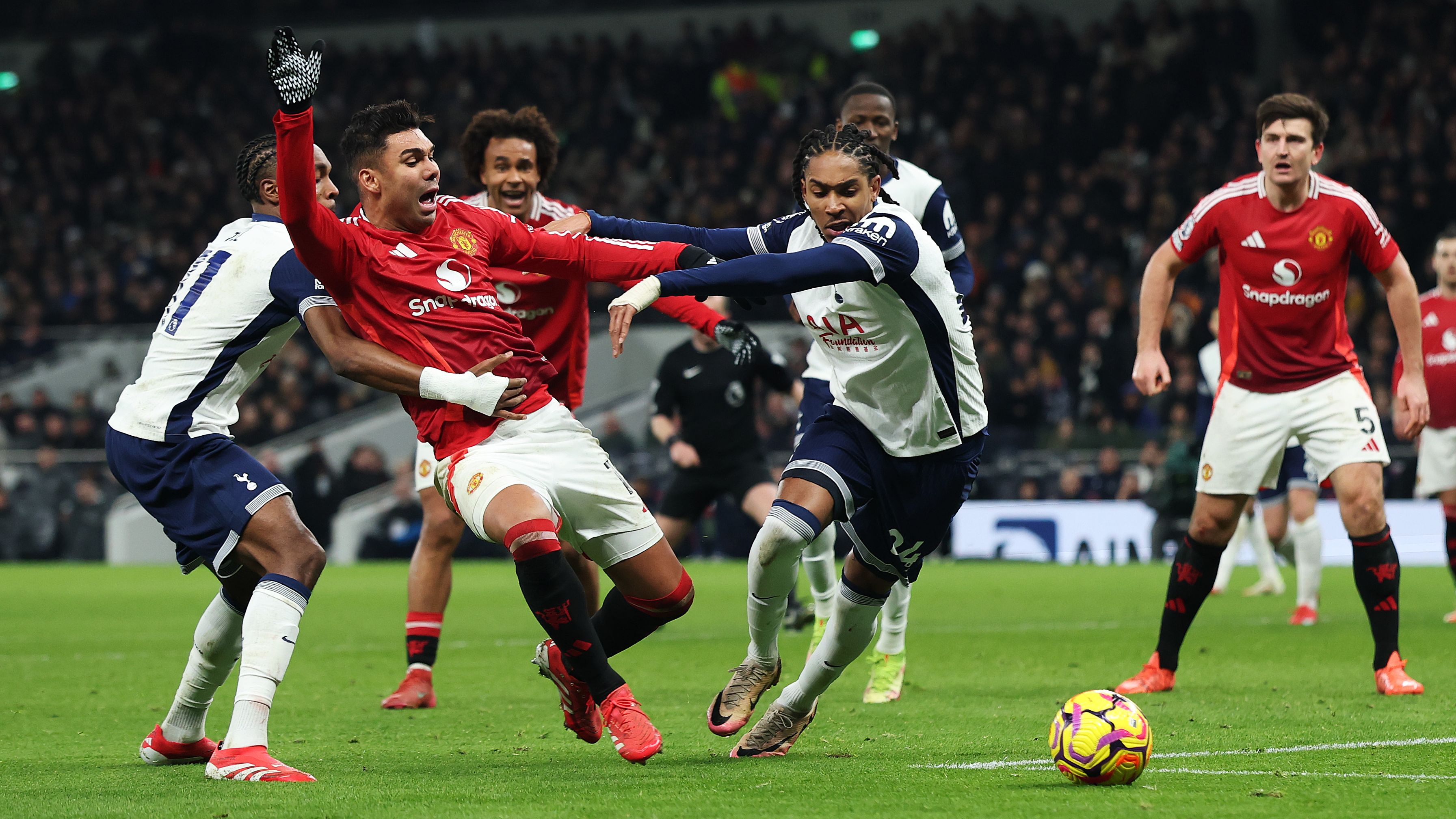 Tottenham Hotspur FC v Manchester United FC - Premier League