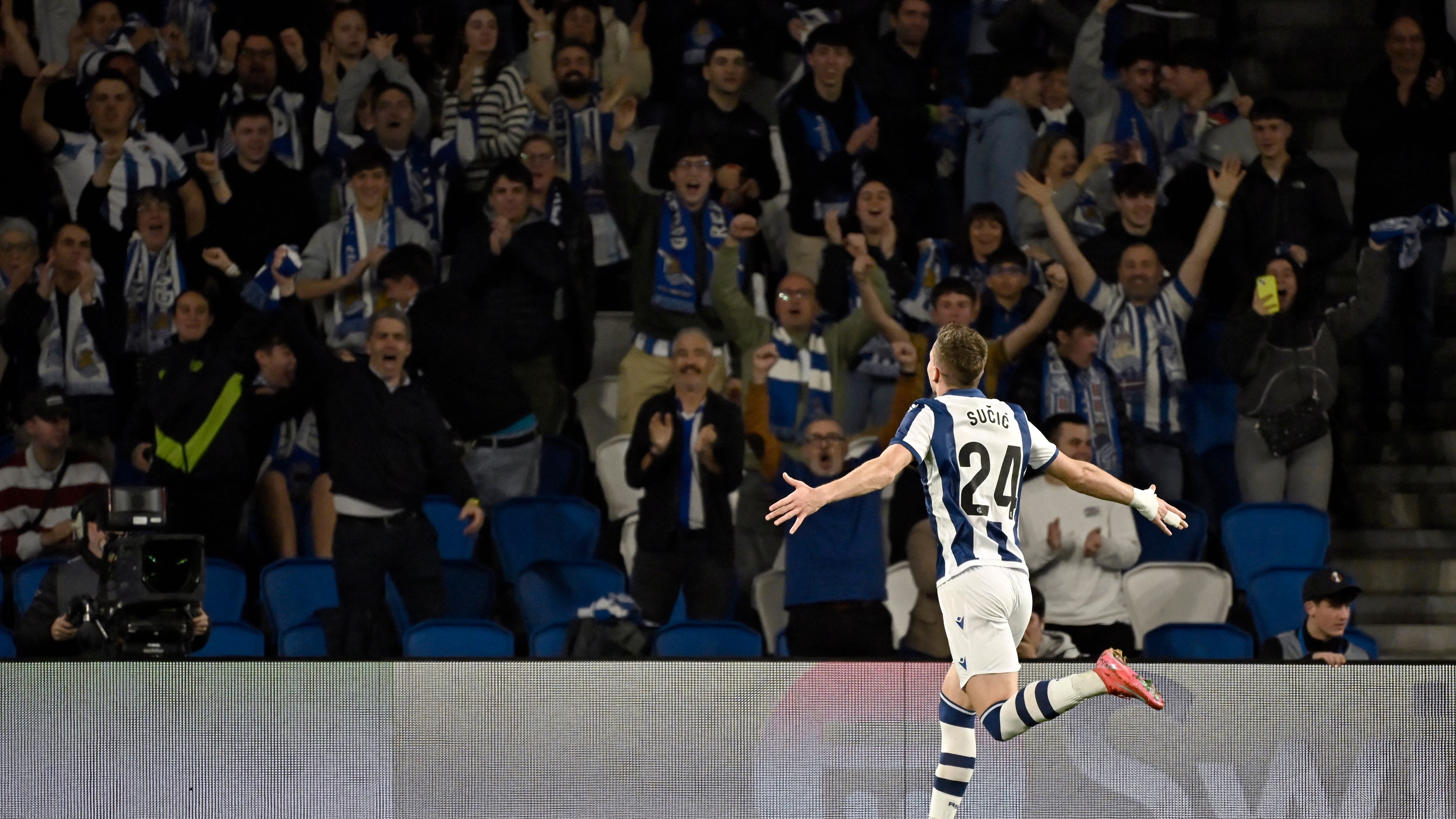 TOPSHOT-CORRECTION / FBL-EUR-C3-REAL SOCIEDAD-MIDTJYLLAND