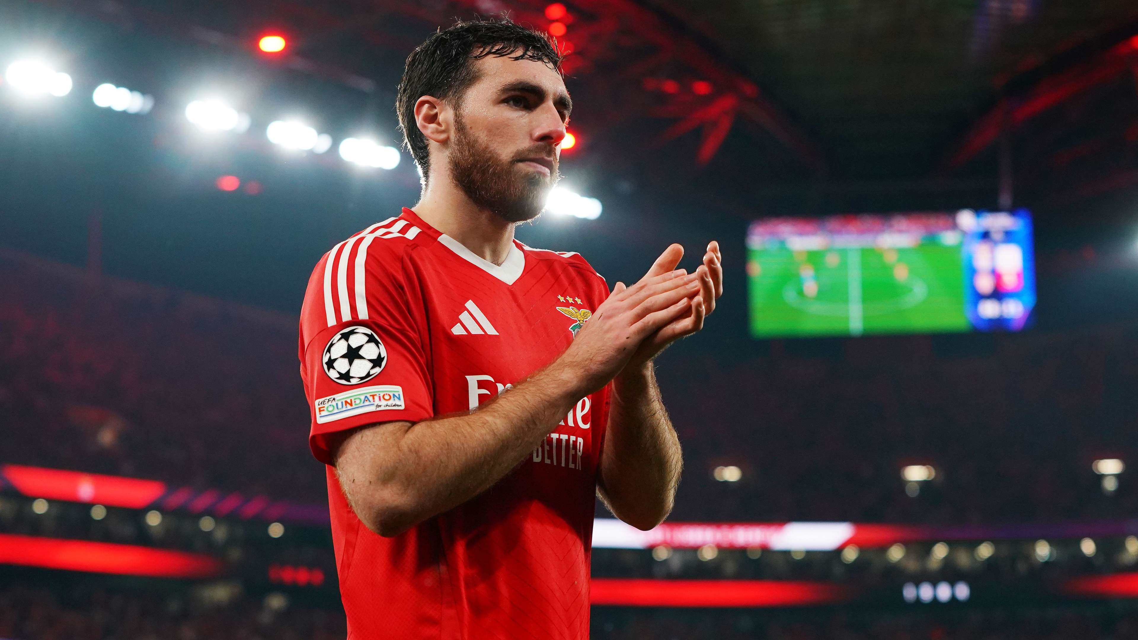 Bruno Fernandes đạt thỏa thuận tới Al Hilal, Man Utd đánh bại Liverpool vụ trò cưng HLV Arne Slot?