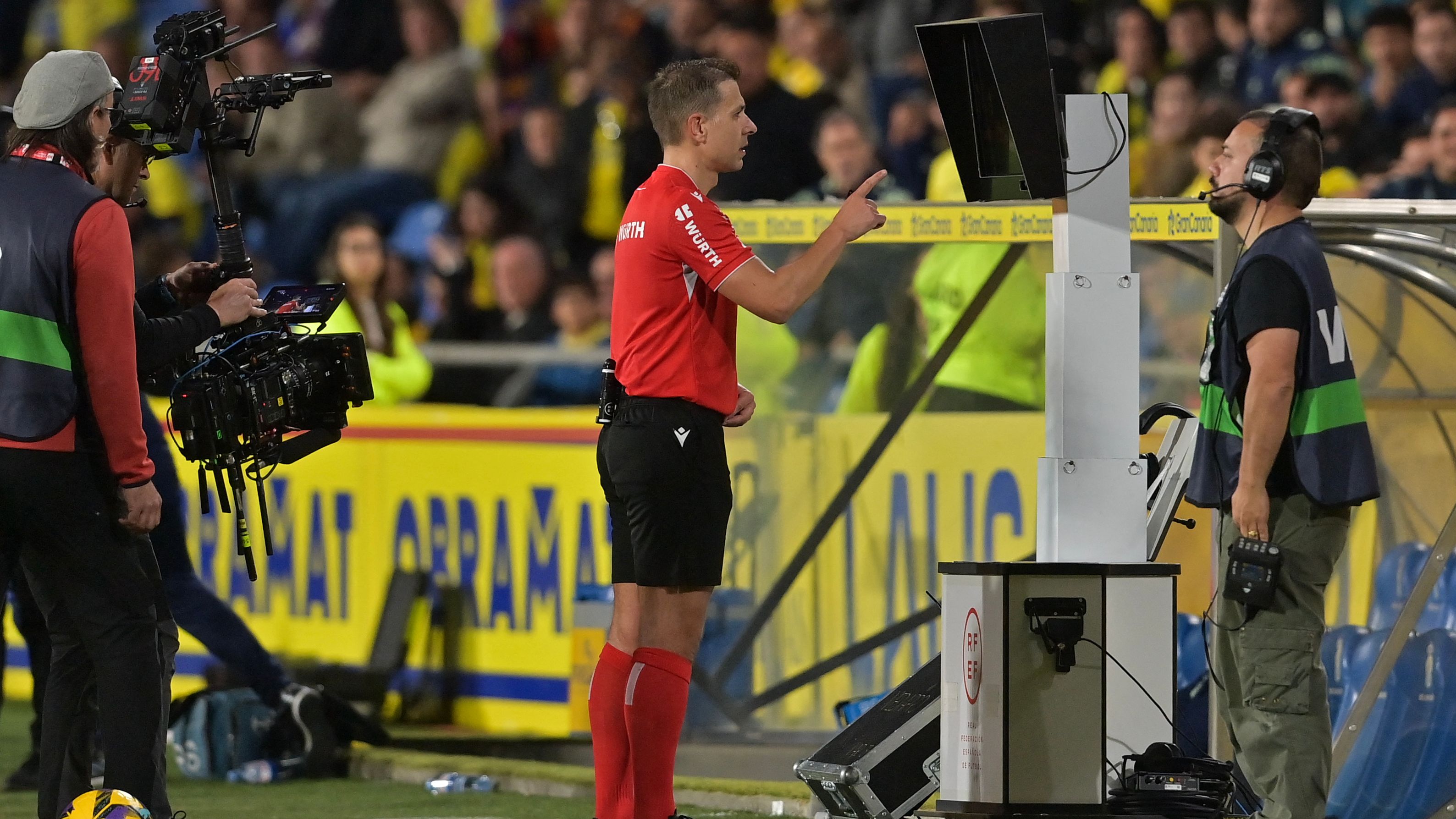 FBL-ESP-LIGA-LAS PALMAS-BARCELONA