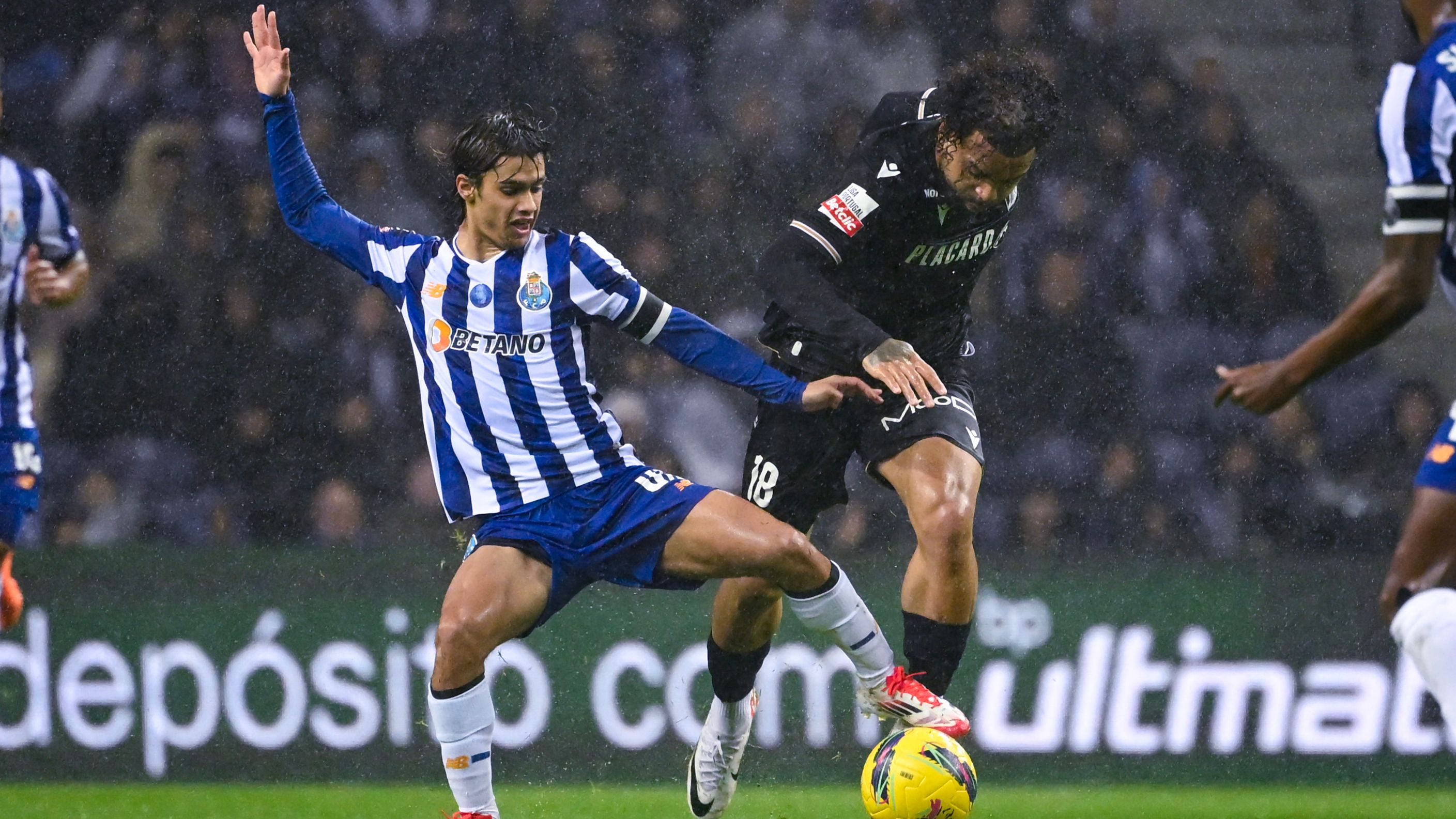 FBL-POR-LIGA-PORTO-VITORIA