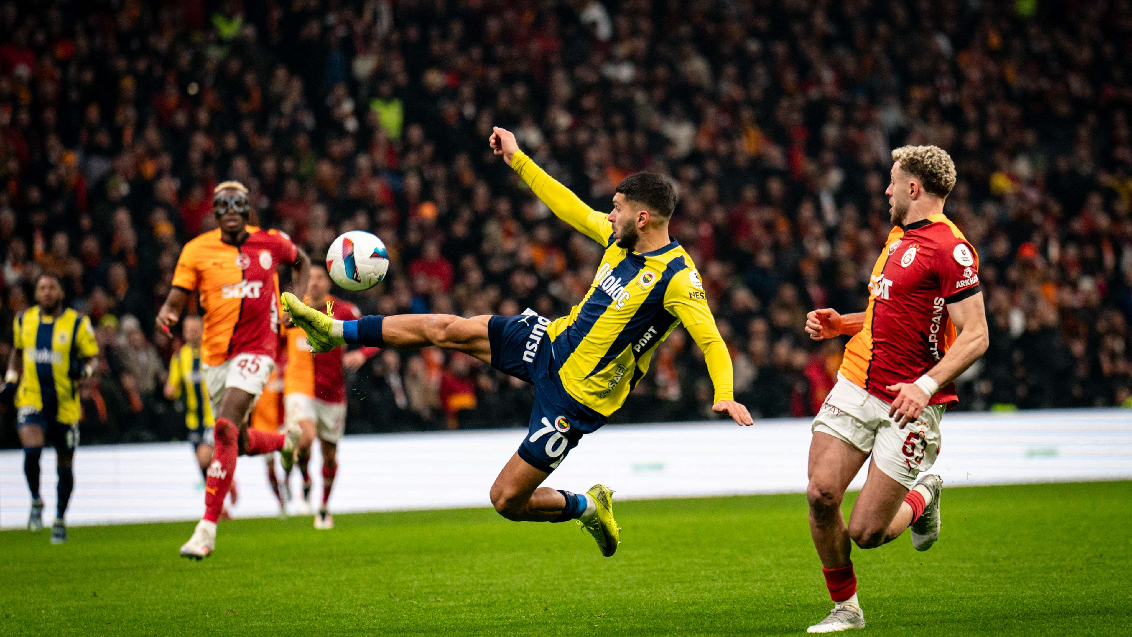 Galatasaray-Fenerbahce-Super-Lig-Turkey