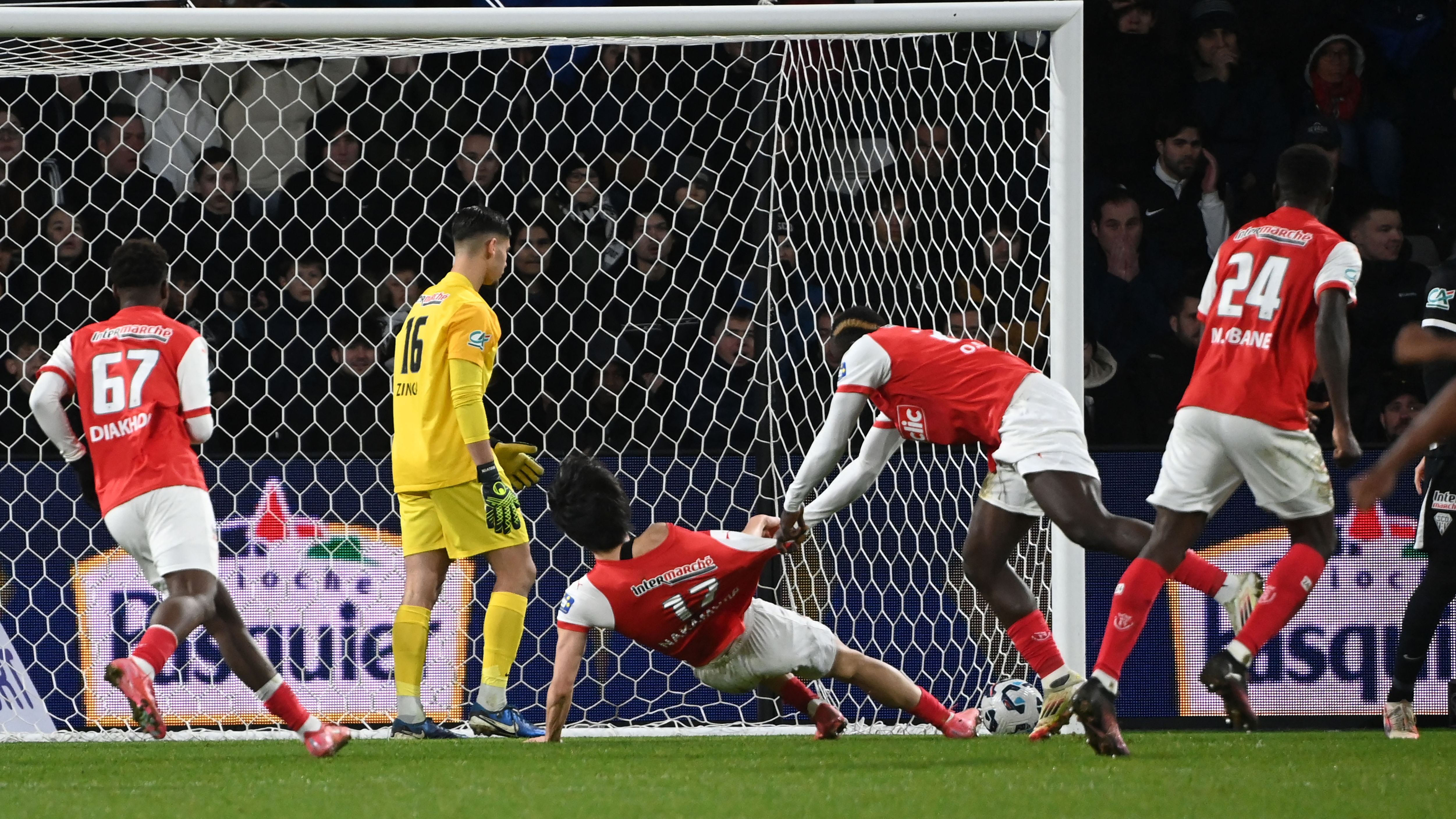 FBL-FRA-CUP-ANGERS-REIMS