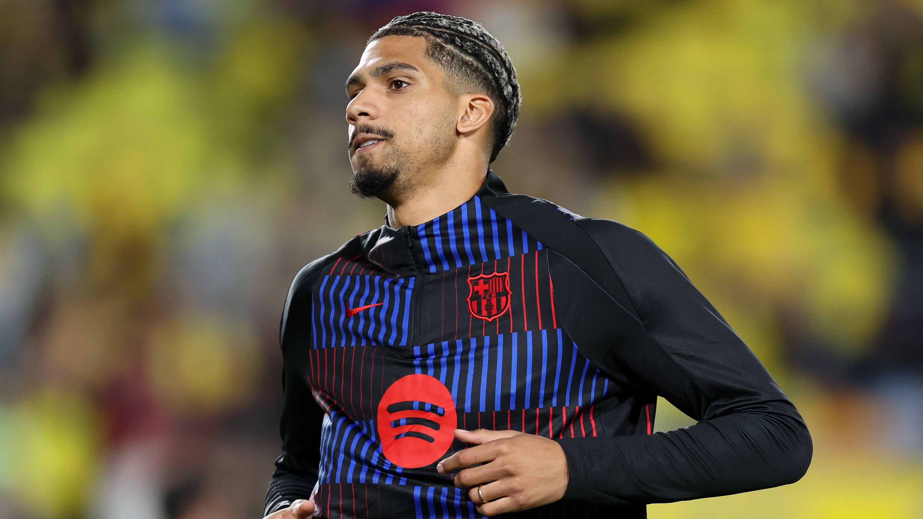Ronald Araujo's future at Barcelona in doubt with €65m