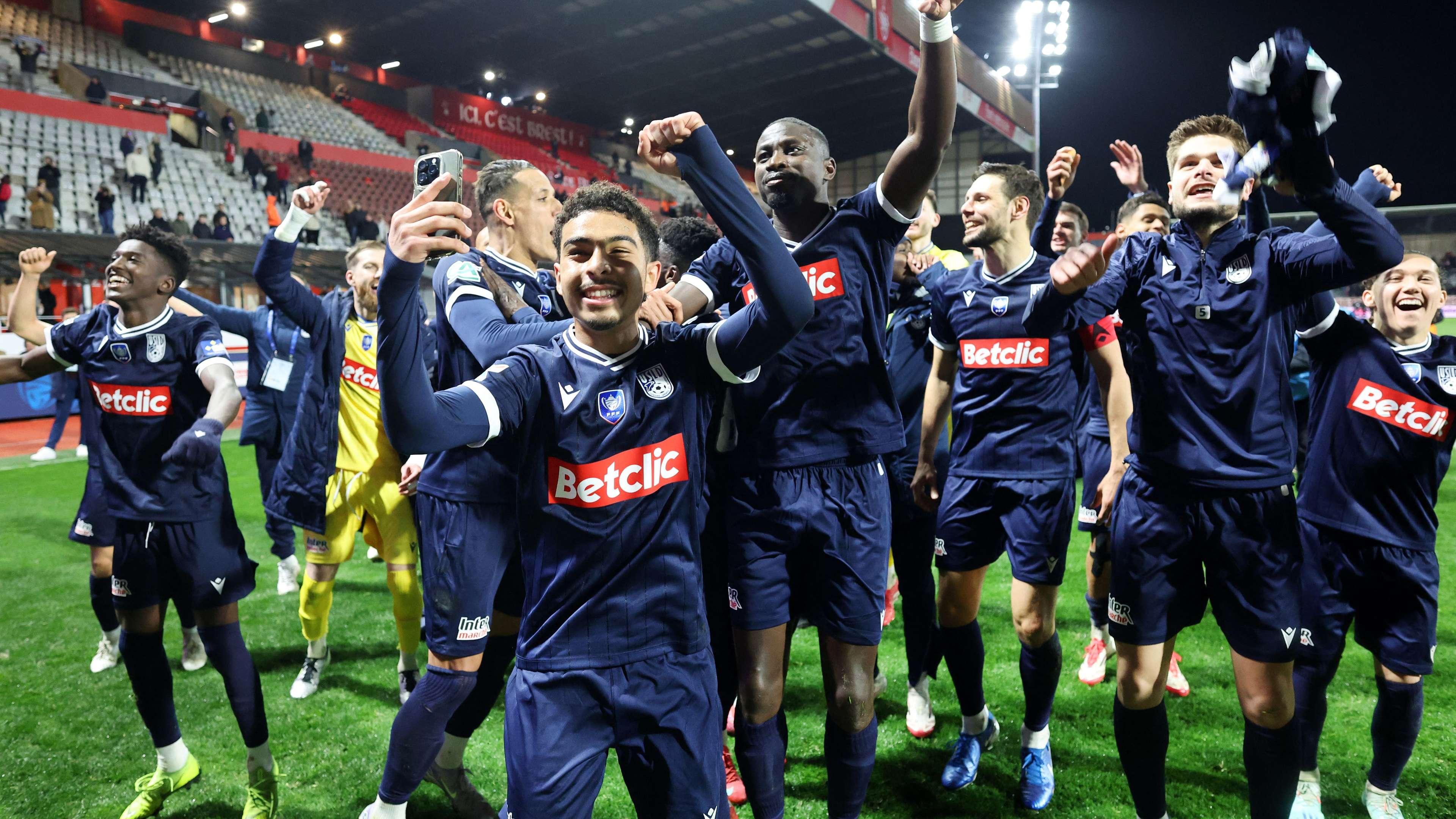 FBL-FRA-CUP-BREST-DUNKERQUE