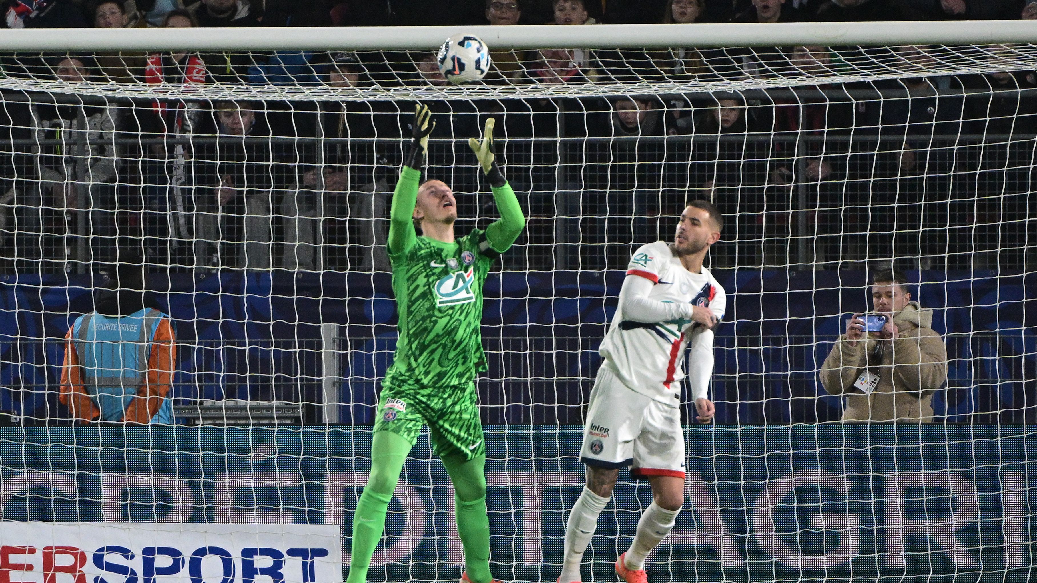 FBL-FRA-CUP-STADE BRIOCHIN-PSG