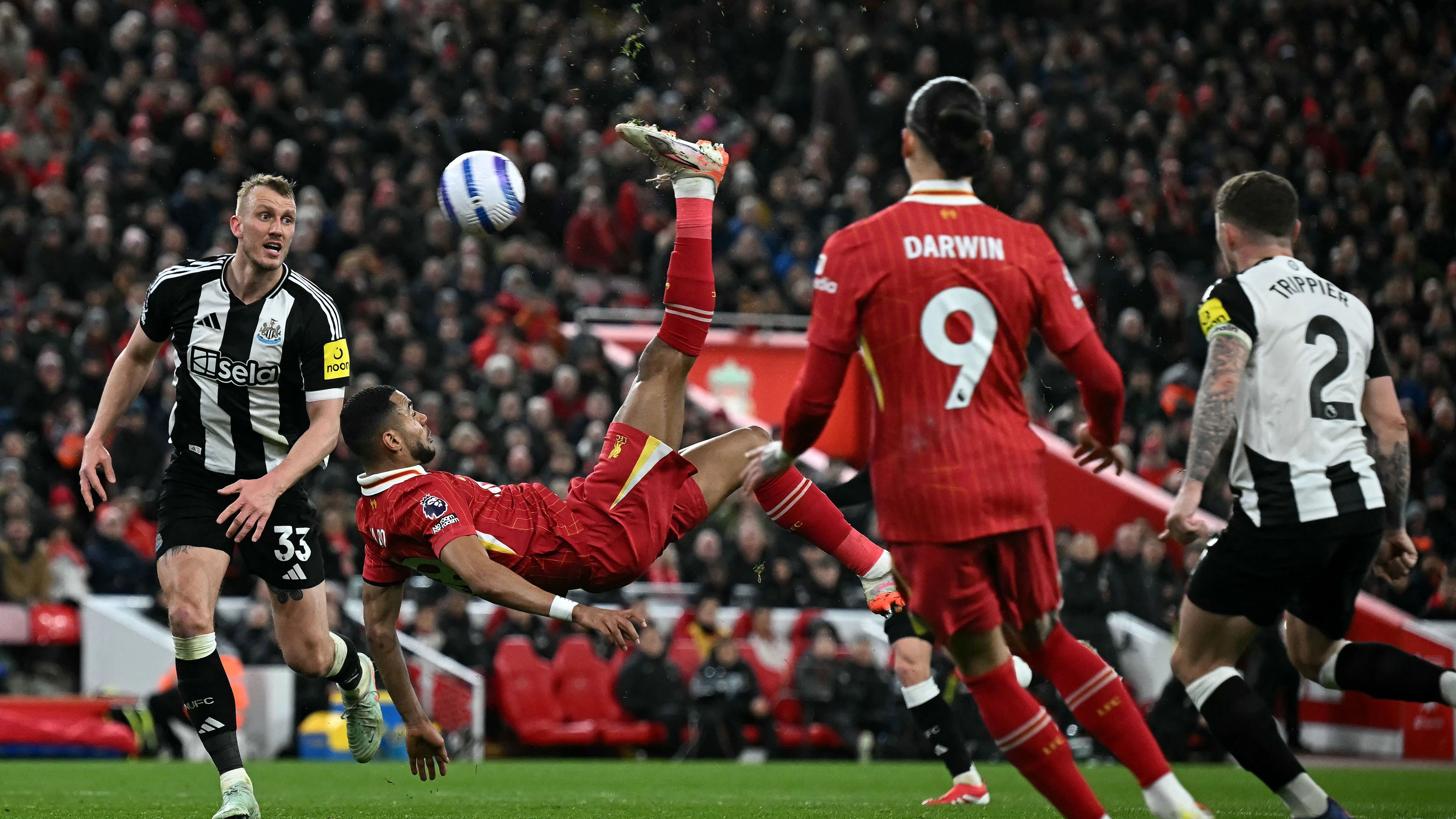 TOPSHOT-FBL-ENG-PR-LIVERPOOL-NEWCASTLE