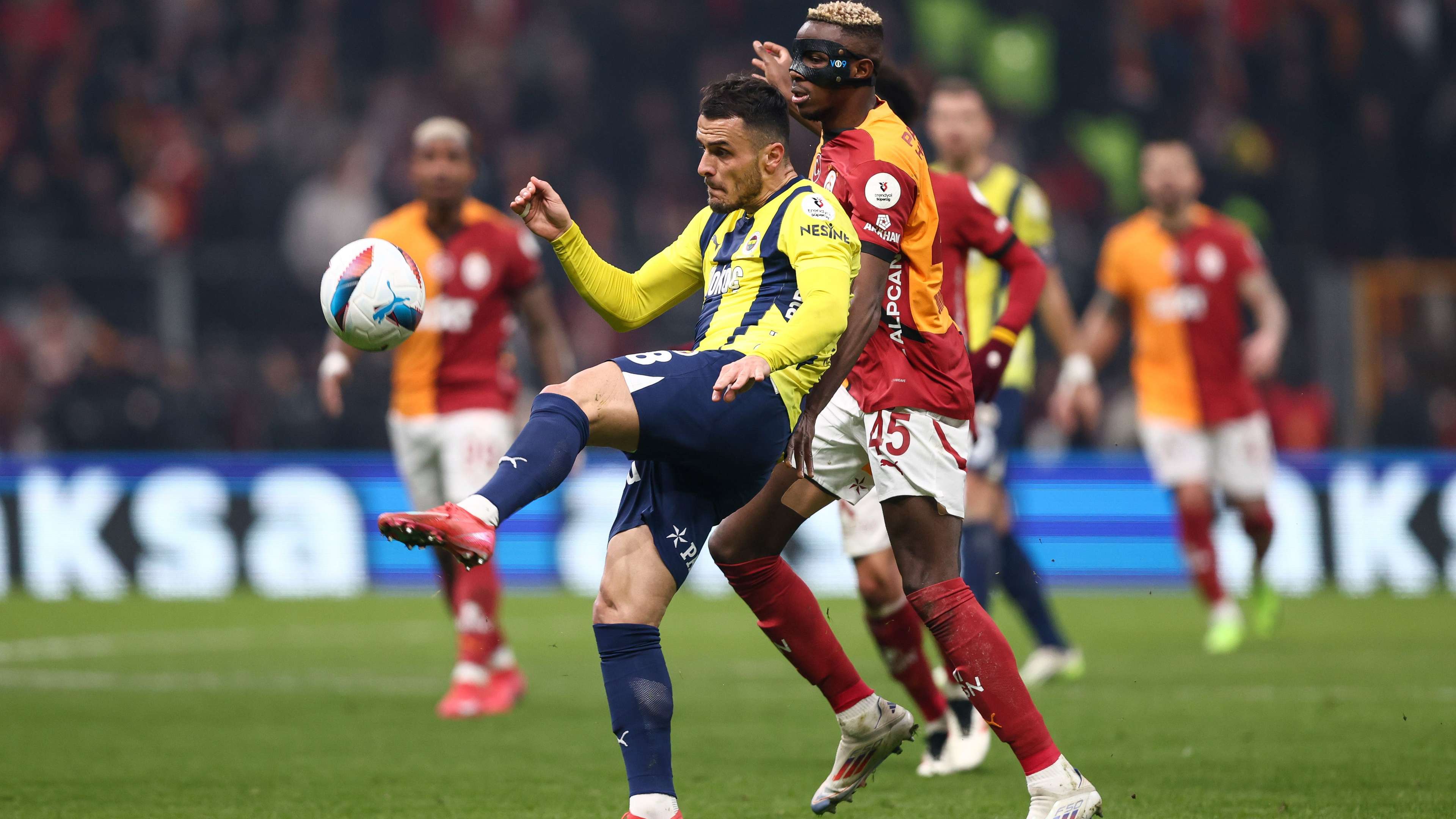 Galatasaray v Fenerbahce - Turkish Super League