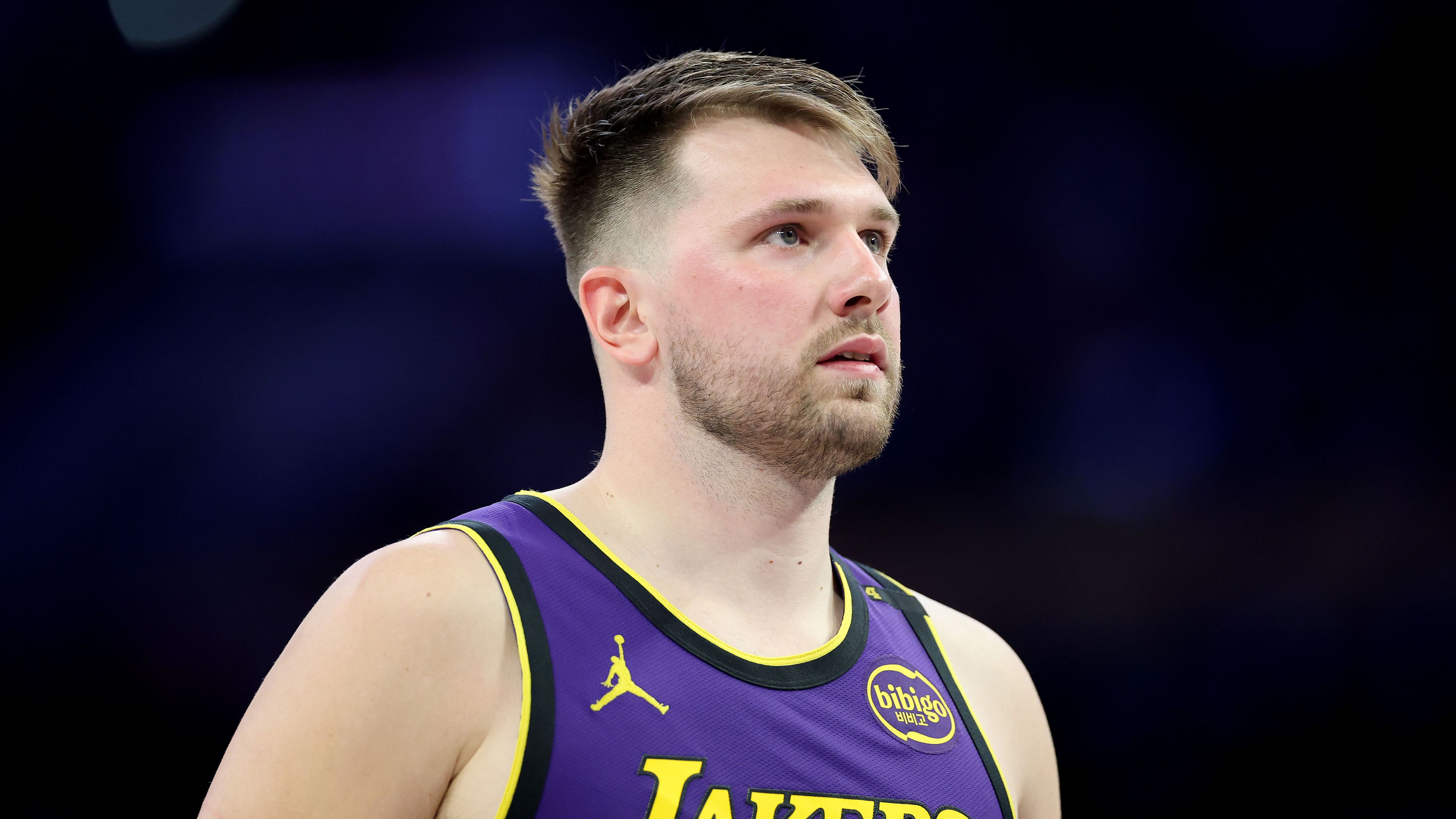 Dallas Mavericks v Los Angeles Lakers