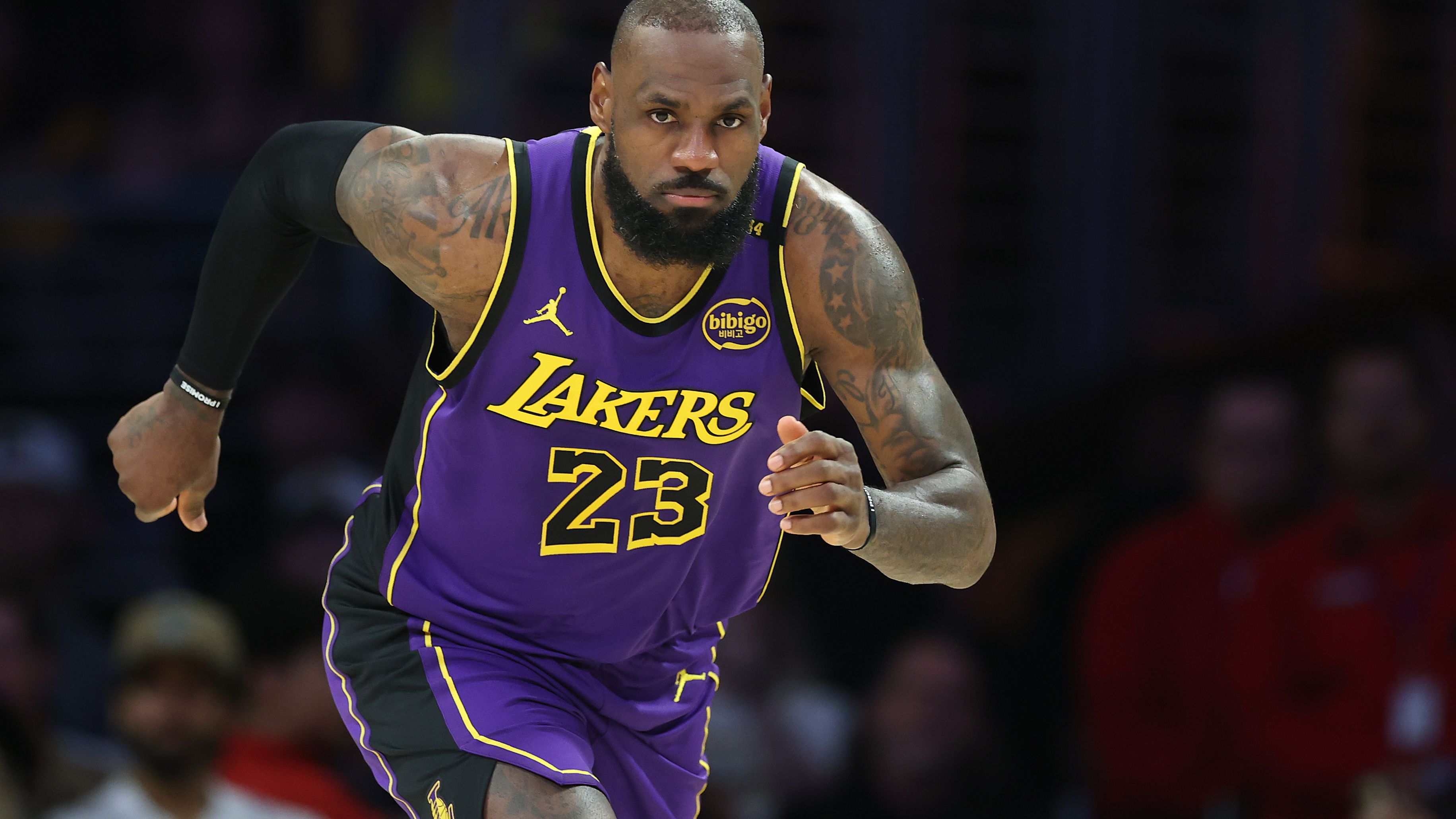 Dallas Mavericks v Los Angeles Lakers