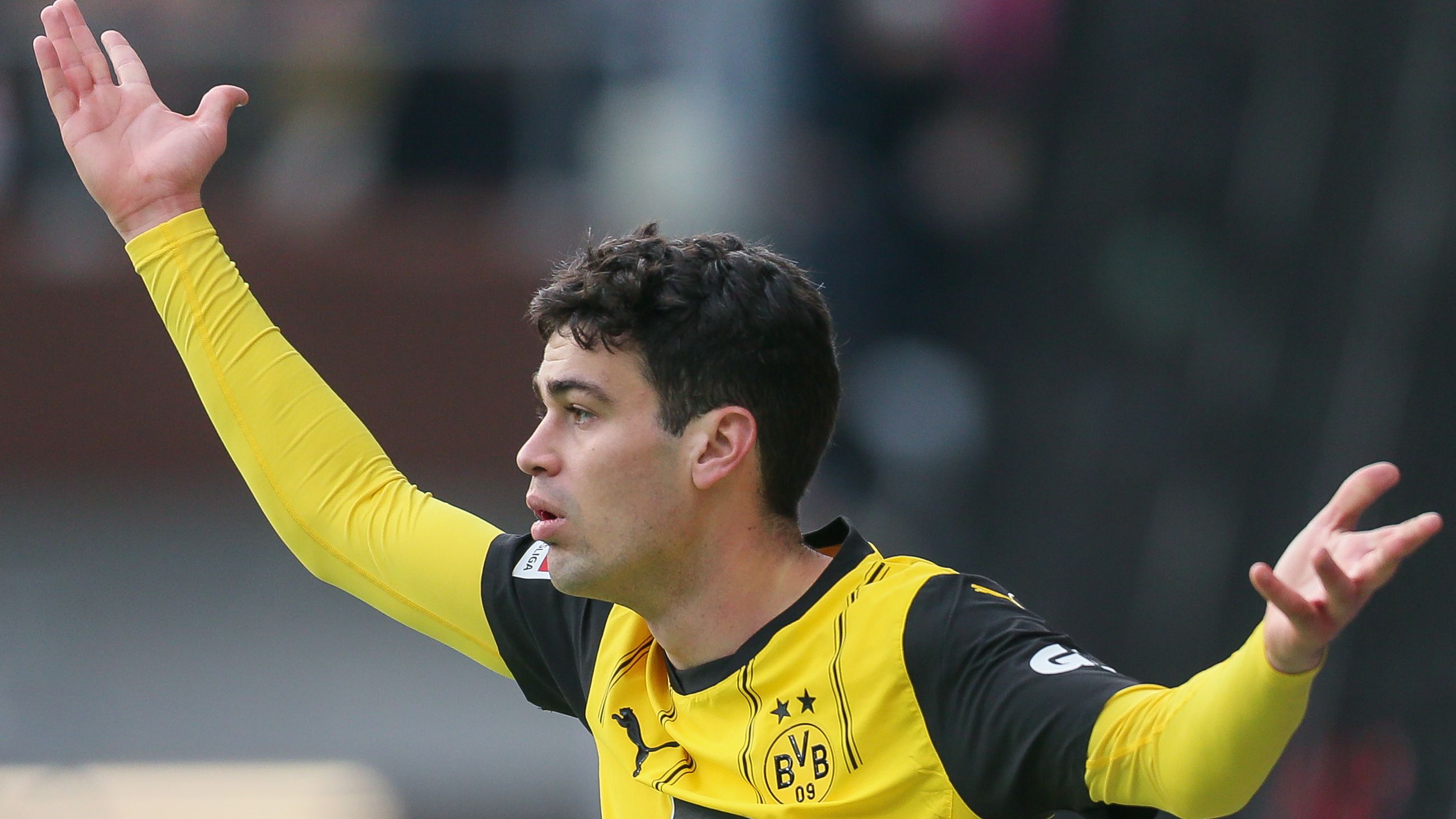 FC St. Pauli 1910 v Borussia Dortmund - Bundesliga