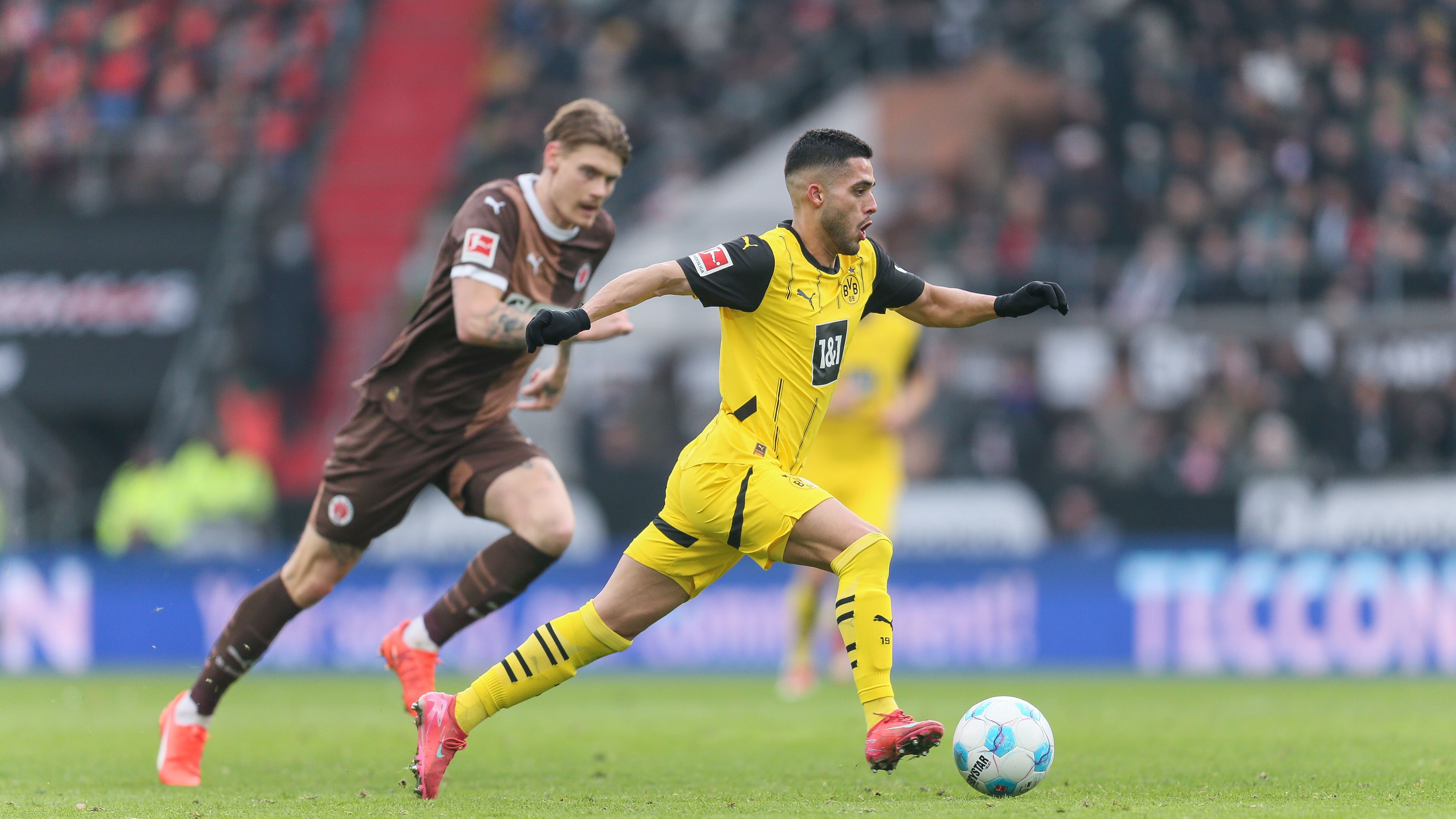 FC St. Pauli 1910 v Borussia Dortmund - Bundesliga