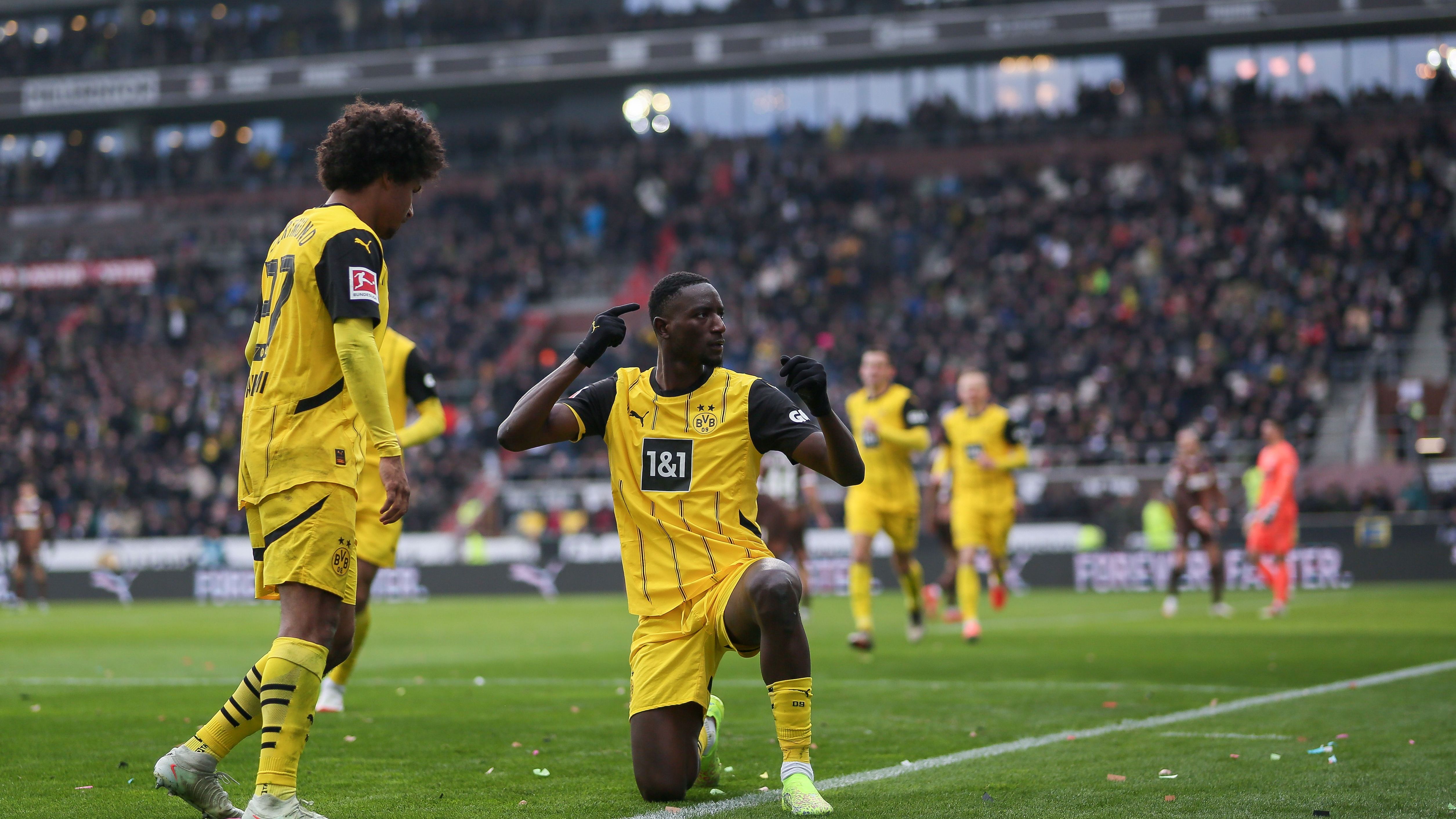FC St. Pauli 1910 v Borussia Dortmund - Bundesliga