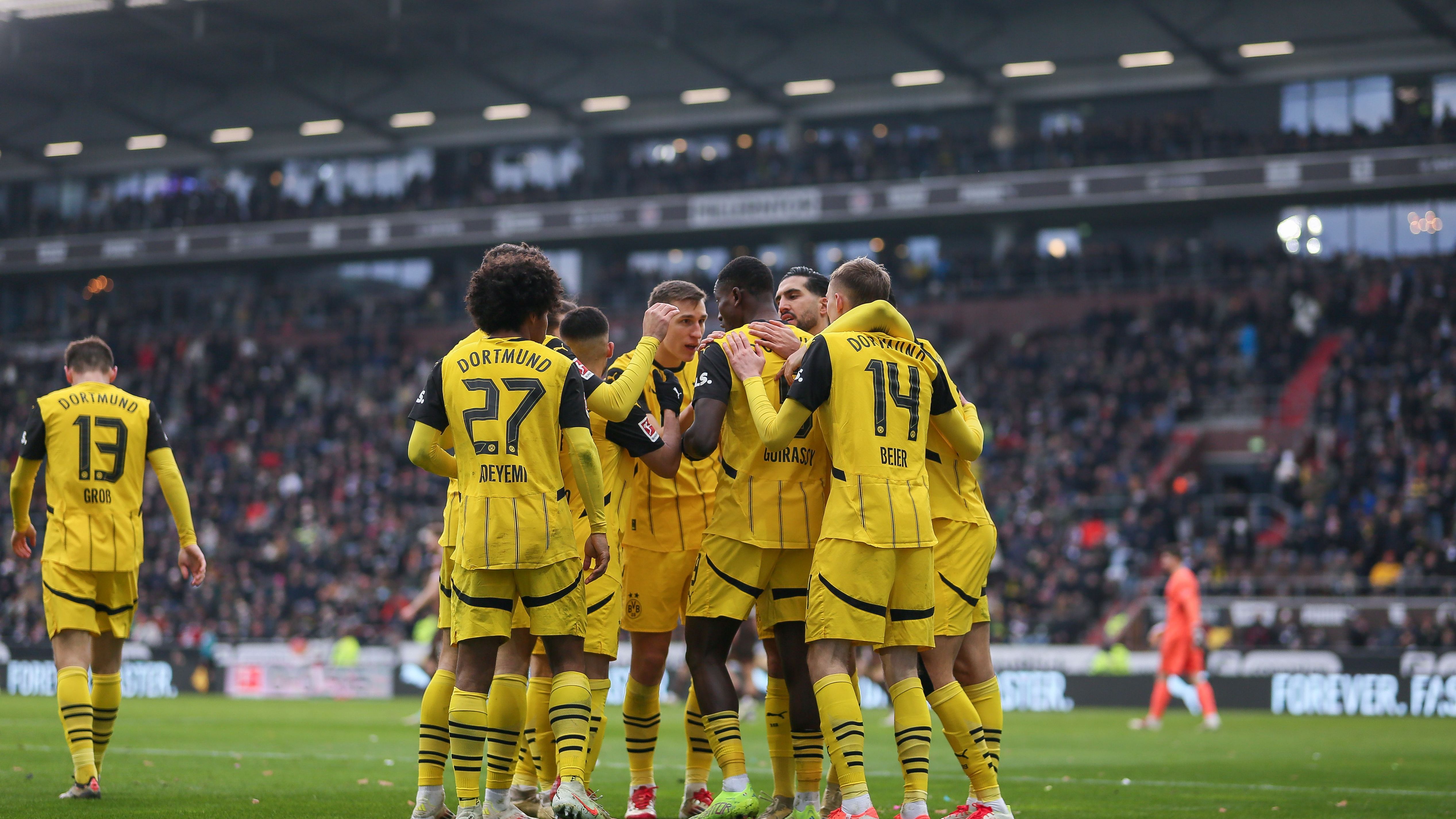FC St. Pauli 1910 v Borussia Dortmund - Bundesliga
