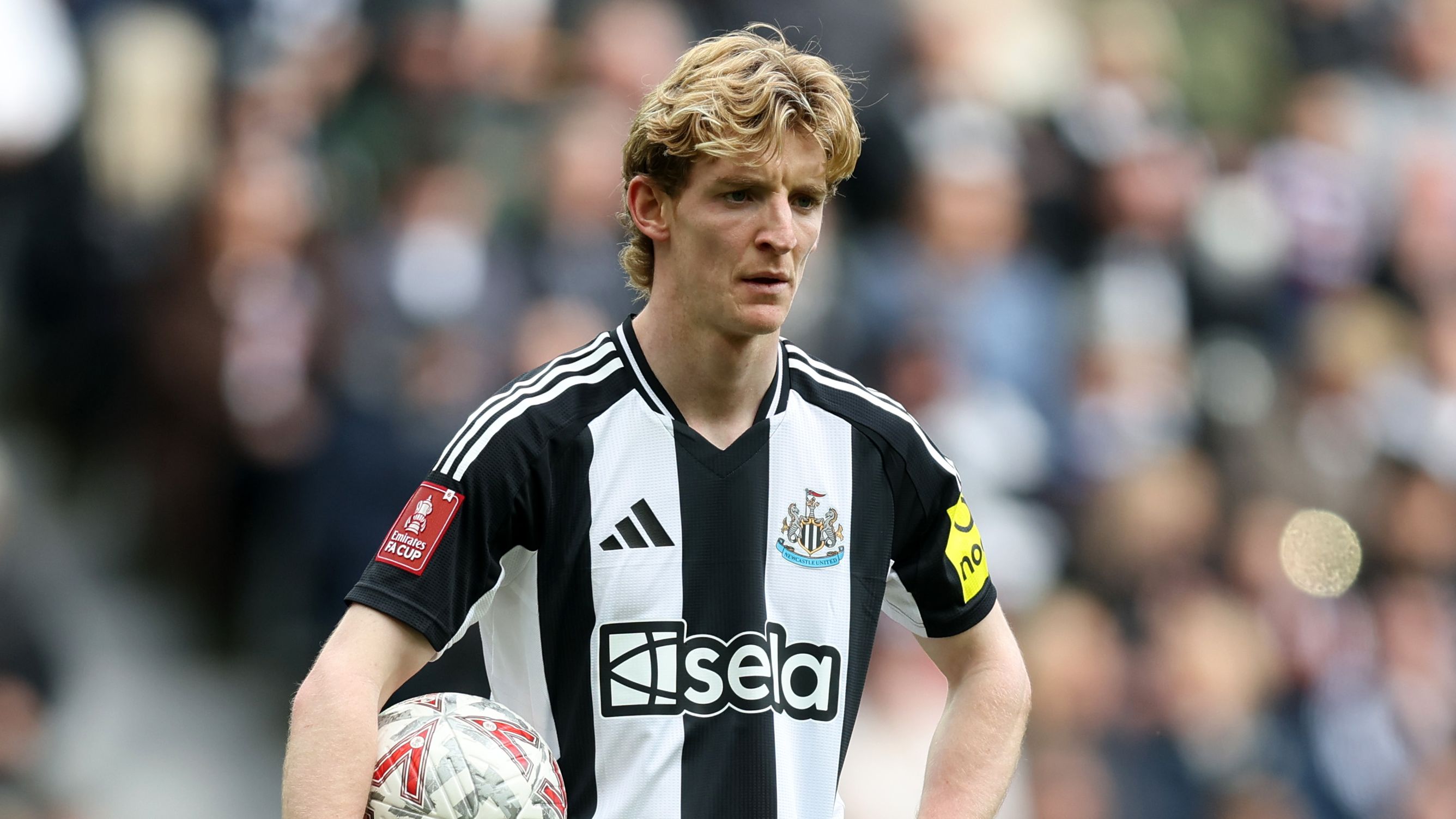 Anthony Gordon salary: How much does Newcastle United star earn per week and annually in Premier League? | Goal.com UK