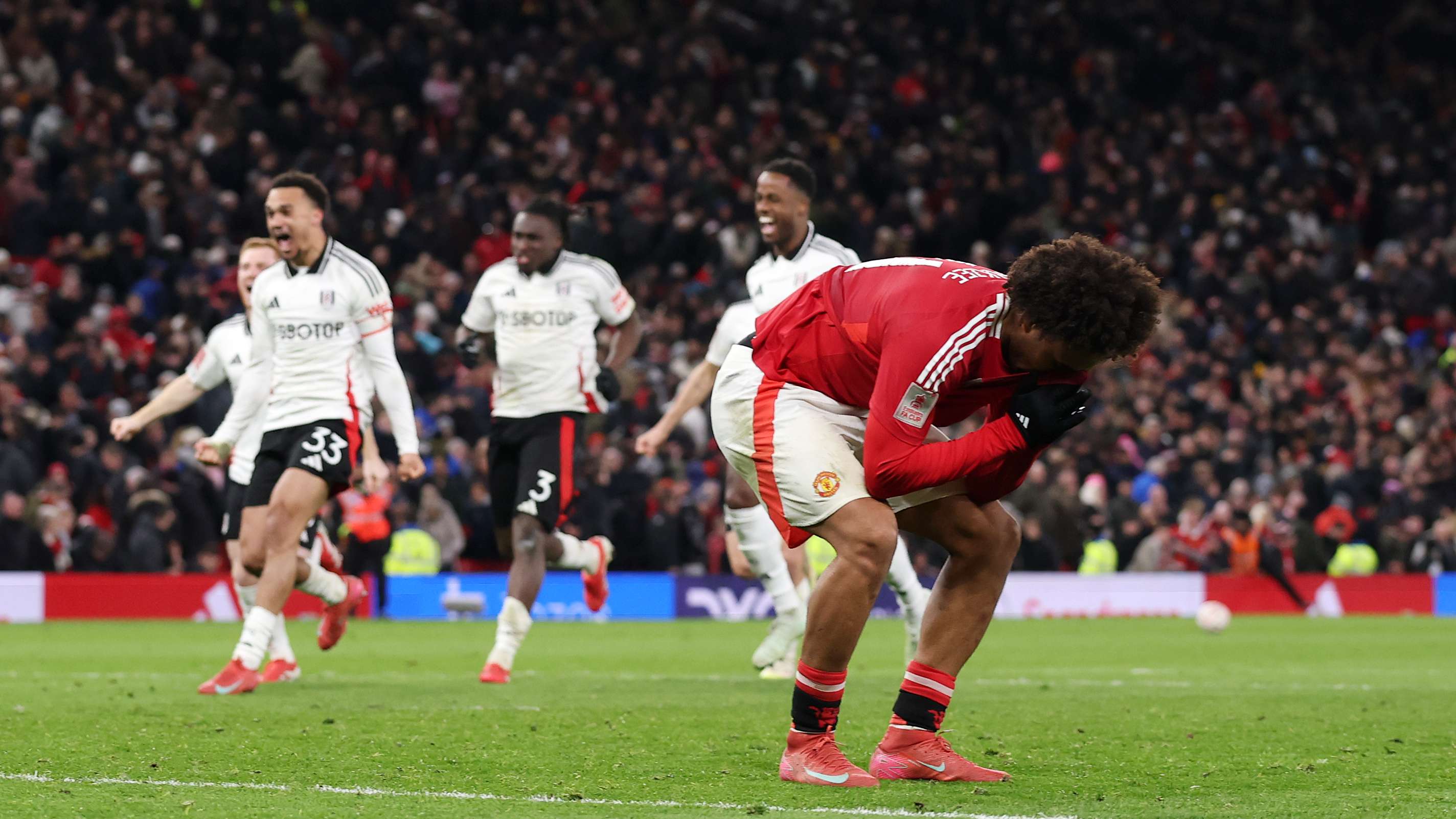 Manchester United v Fulham - Emirates FA Cup Fifth Round