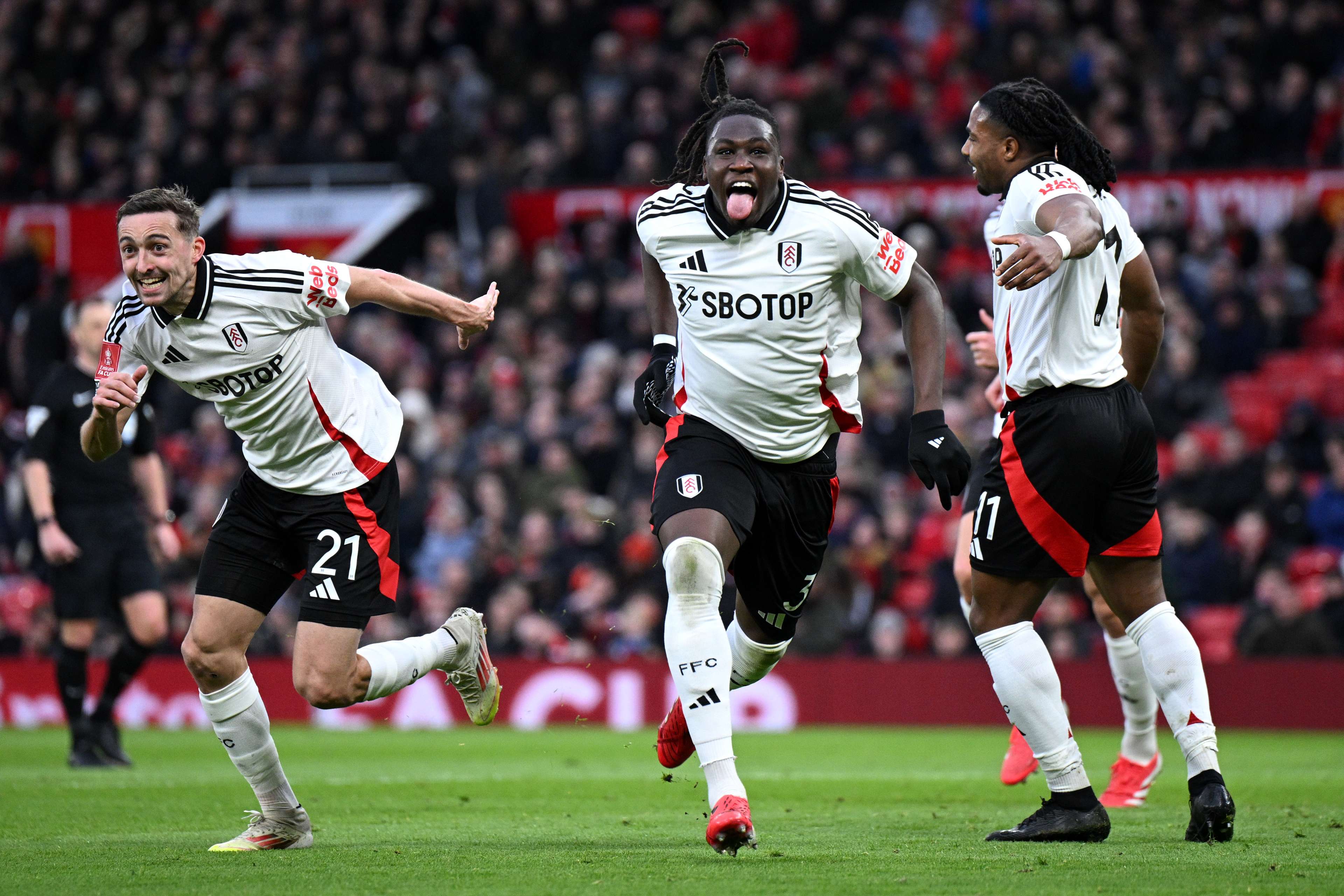 Manchester United v Fulham - Emirates FA Cup Fifth Round