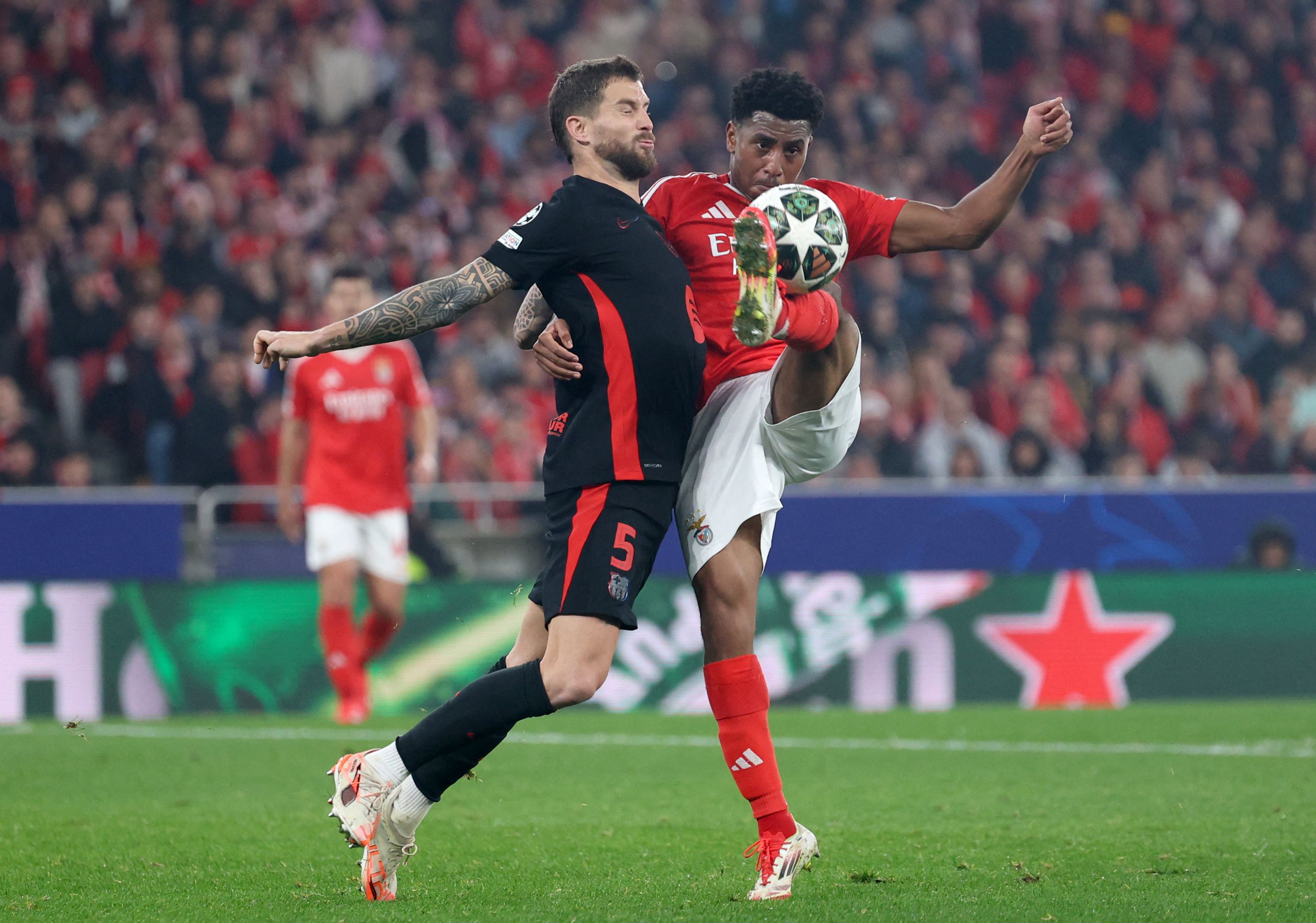 TOPSHOT-FBL-EUR-C1-BENFICA-BARCELONA