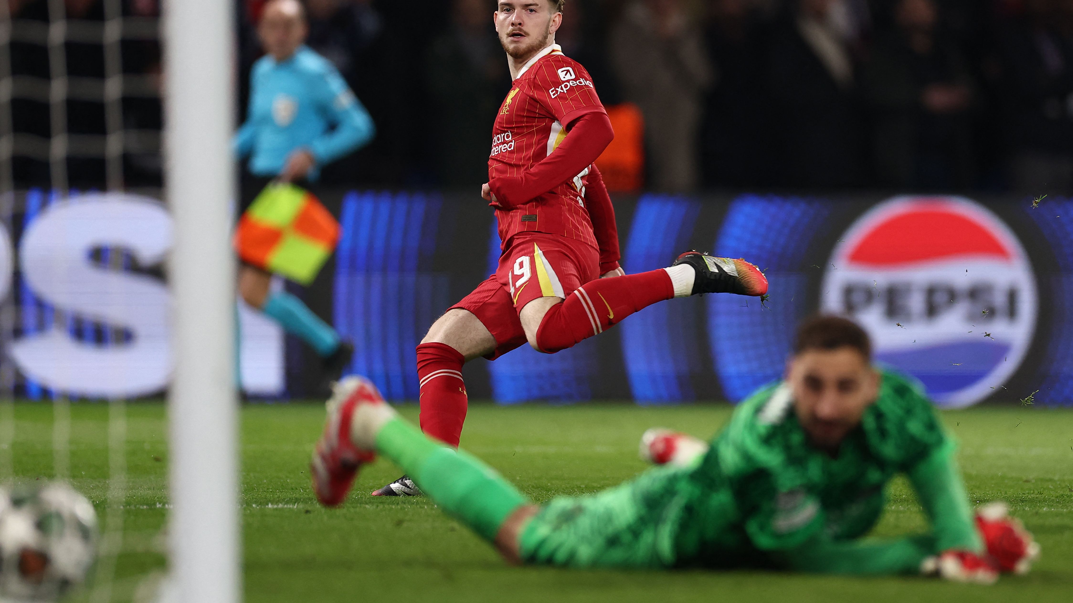 TOPSHOT-FBL-EUR-C1-PSG-LIVERPOOL