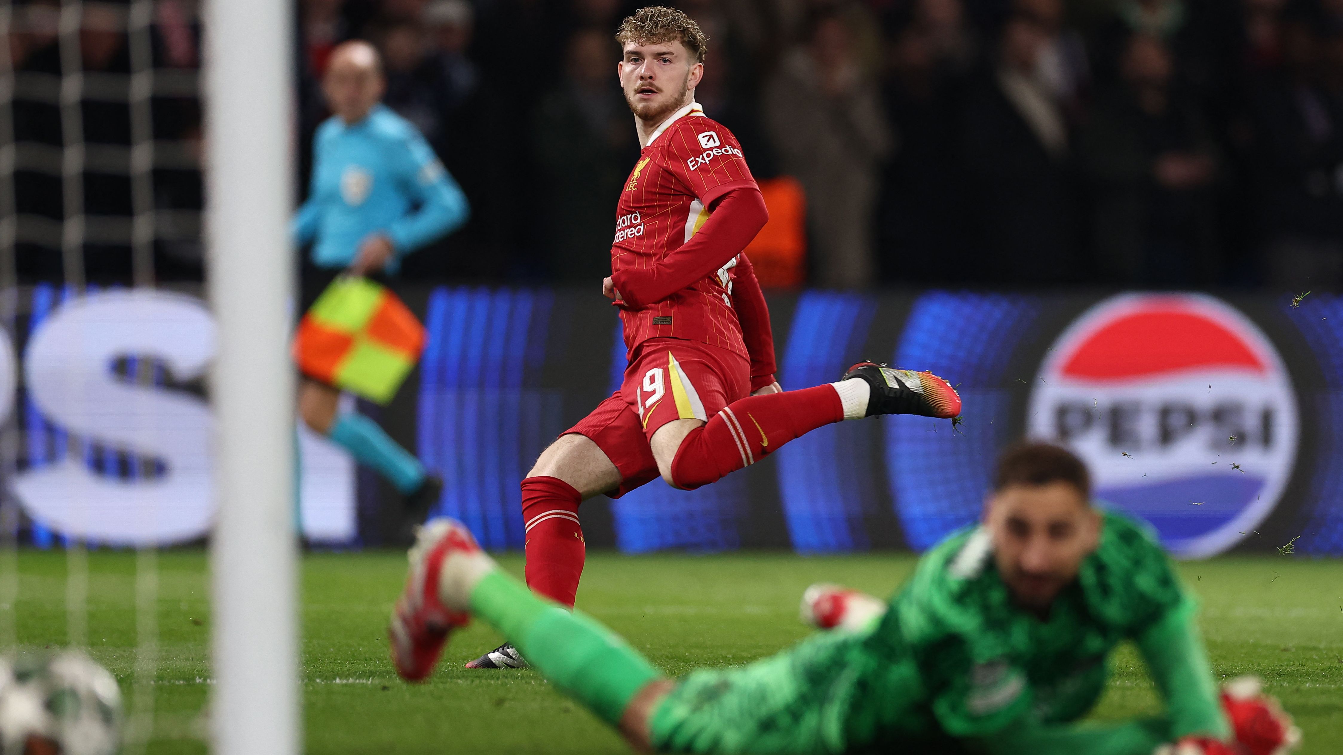 TOPSHOT-FBL-EUR-C1-PSG-LIVERPOOL