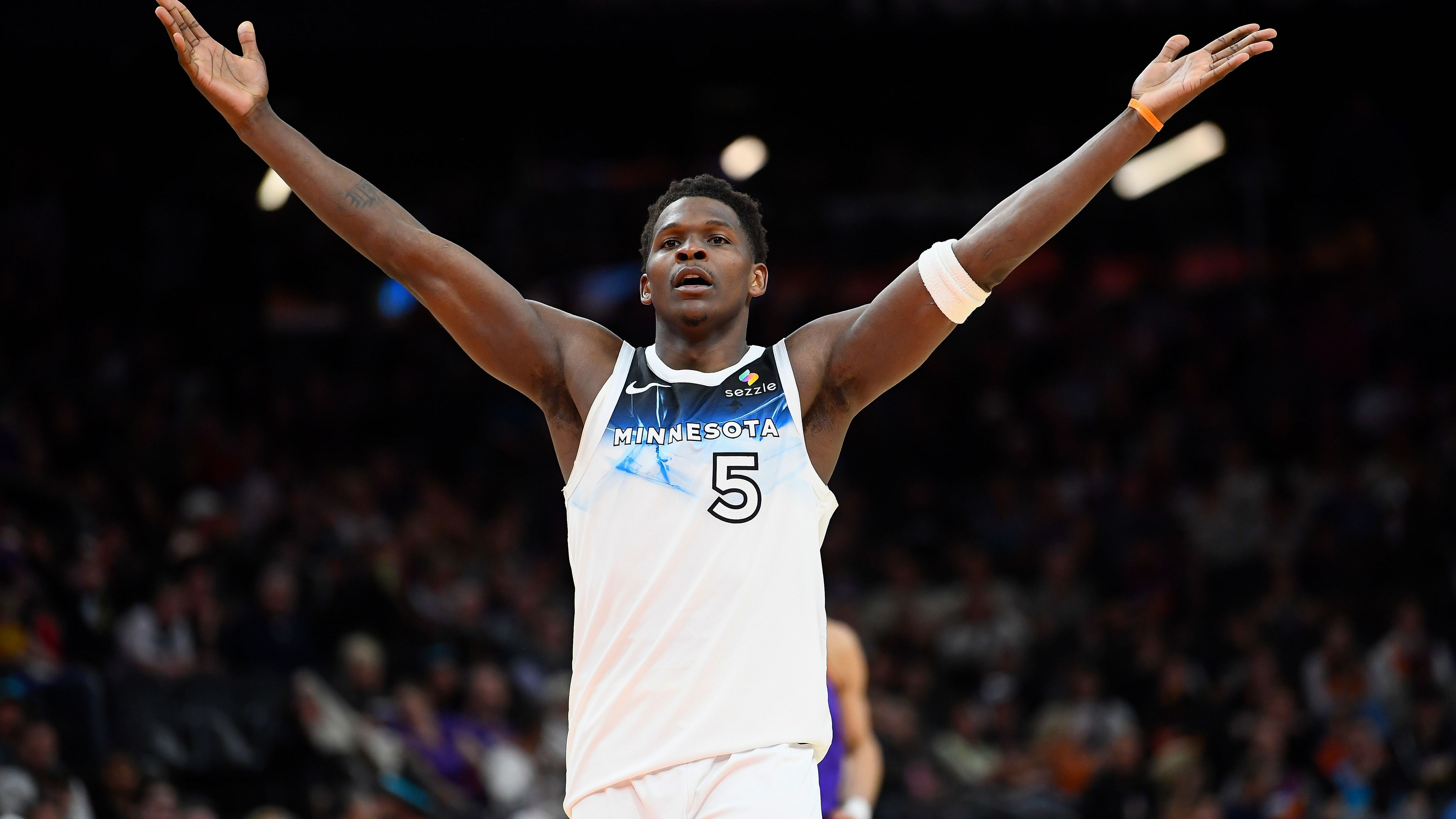 Minnesota Timberwolves v Phoenix Suns