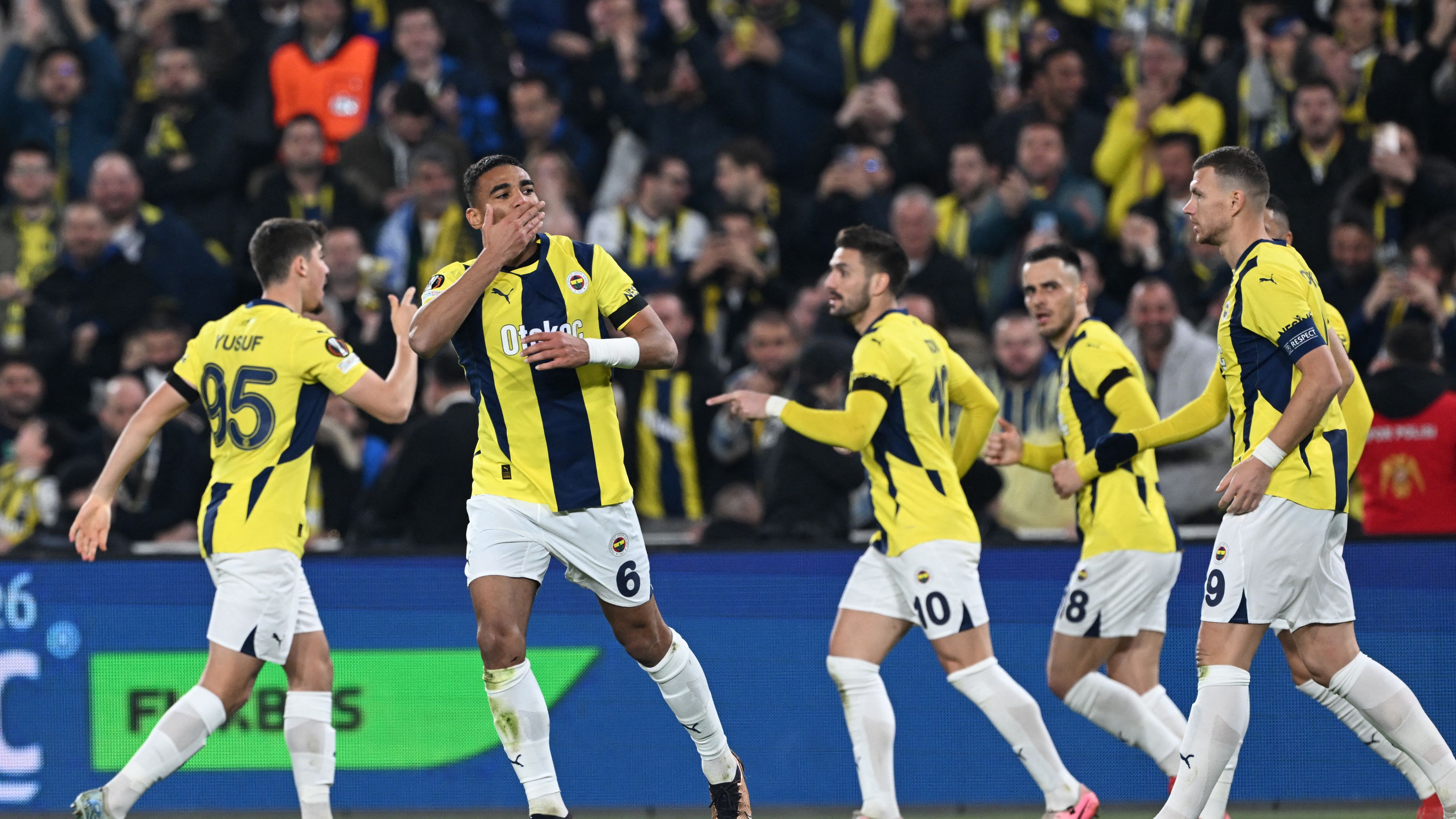 FBL-EUR-C3-FENERBAHCE-RANGERS