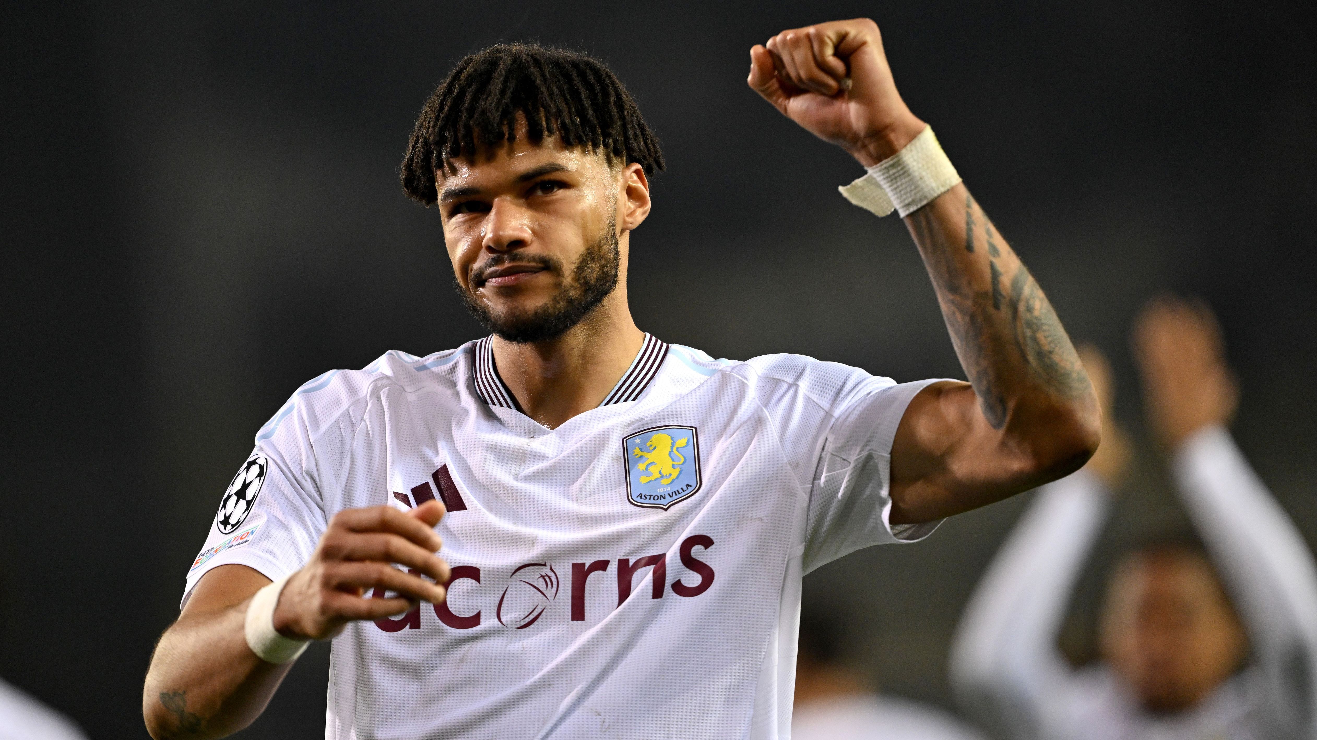 'Absolutely a red card!' - Fans in disbelief as Aston Villa star Tyrone Mings somehow escapes sending off for 'serious foul play' after elbow on Bournemouth's Alex Scott | Goal.com UK