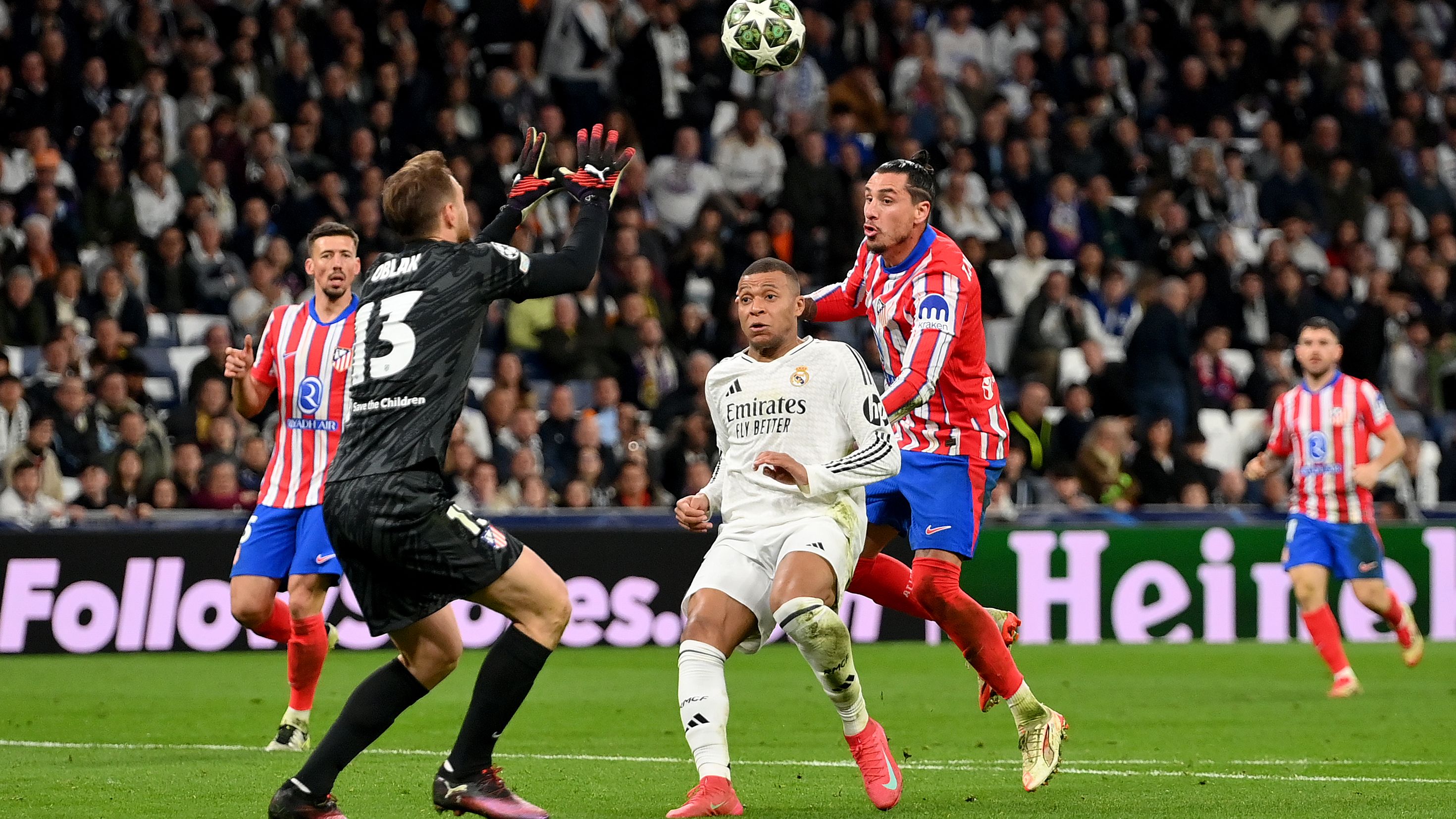 Real Madrid C.F. v Atletico de Madrid - UEFA Champions League 2024/25 Round of 16 First Leg