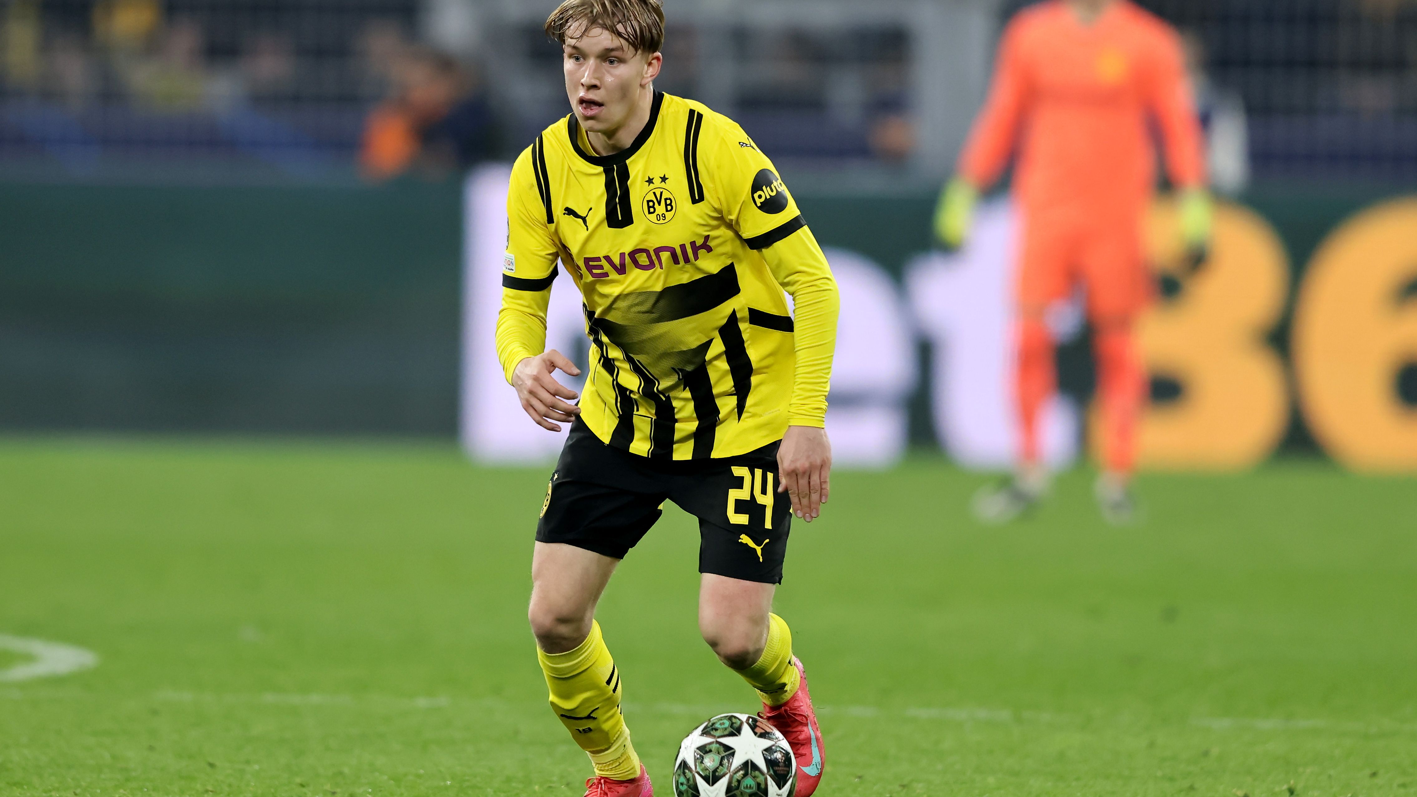 Borussia Dortmund v LOSC Lille - UEFA Champions League 2024/25 Round of 16 First Leg