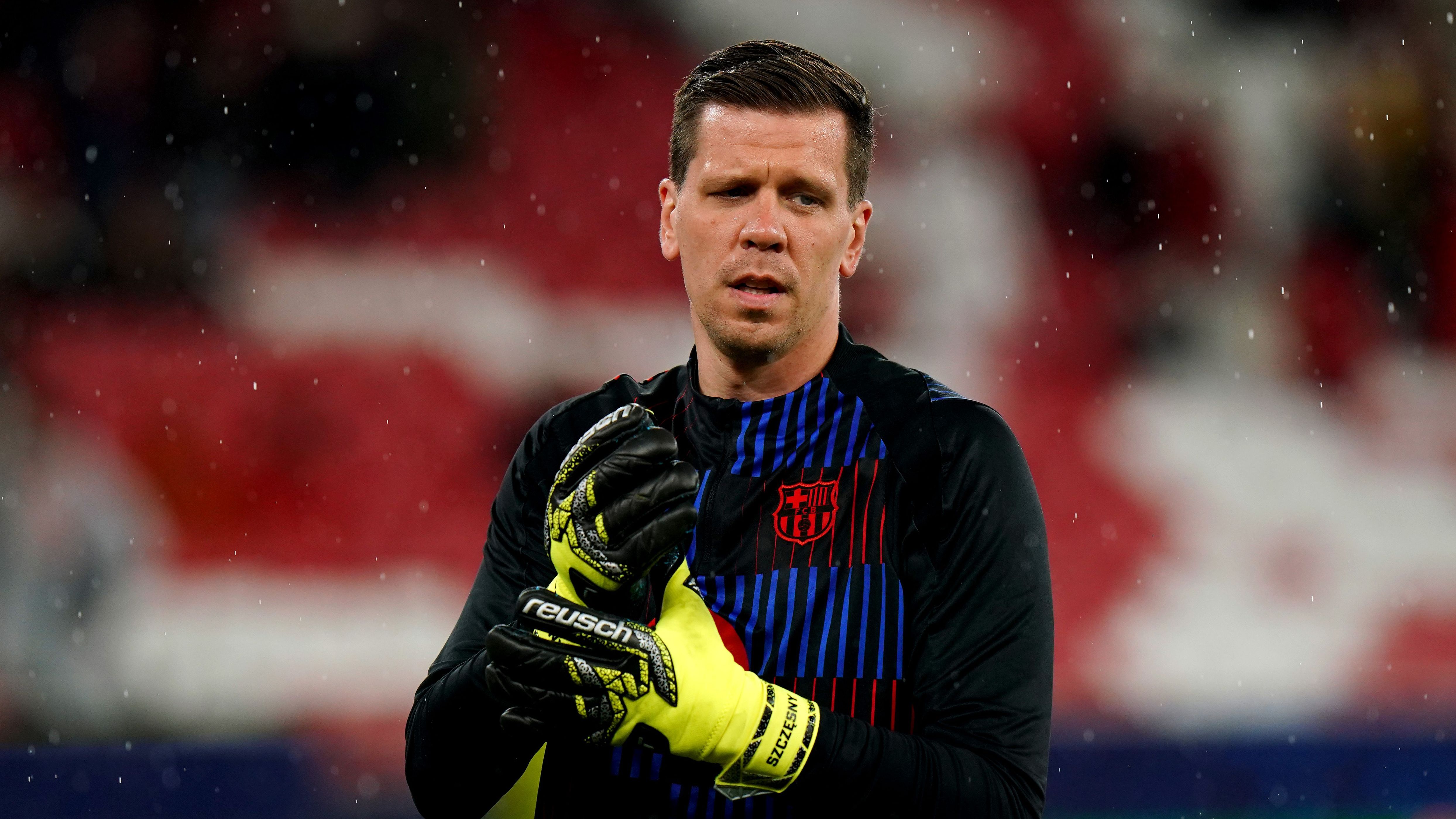 SL Benfica v FC Barcelona - UEFA Champions League 2024/25 Round of 16 First Leg