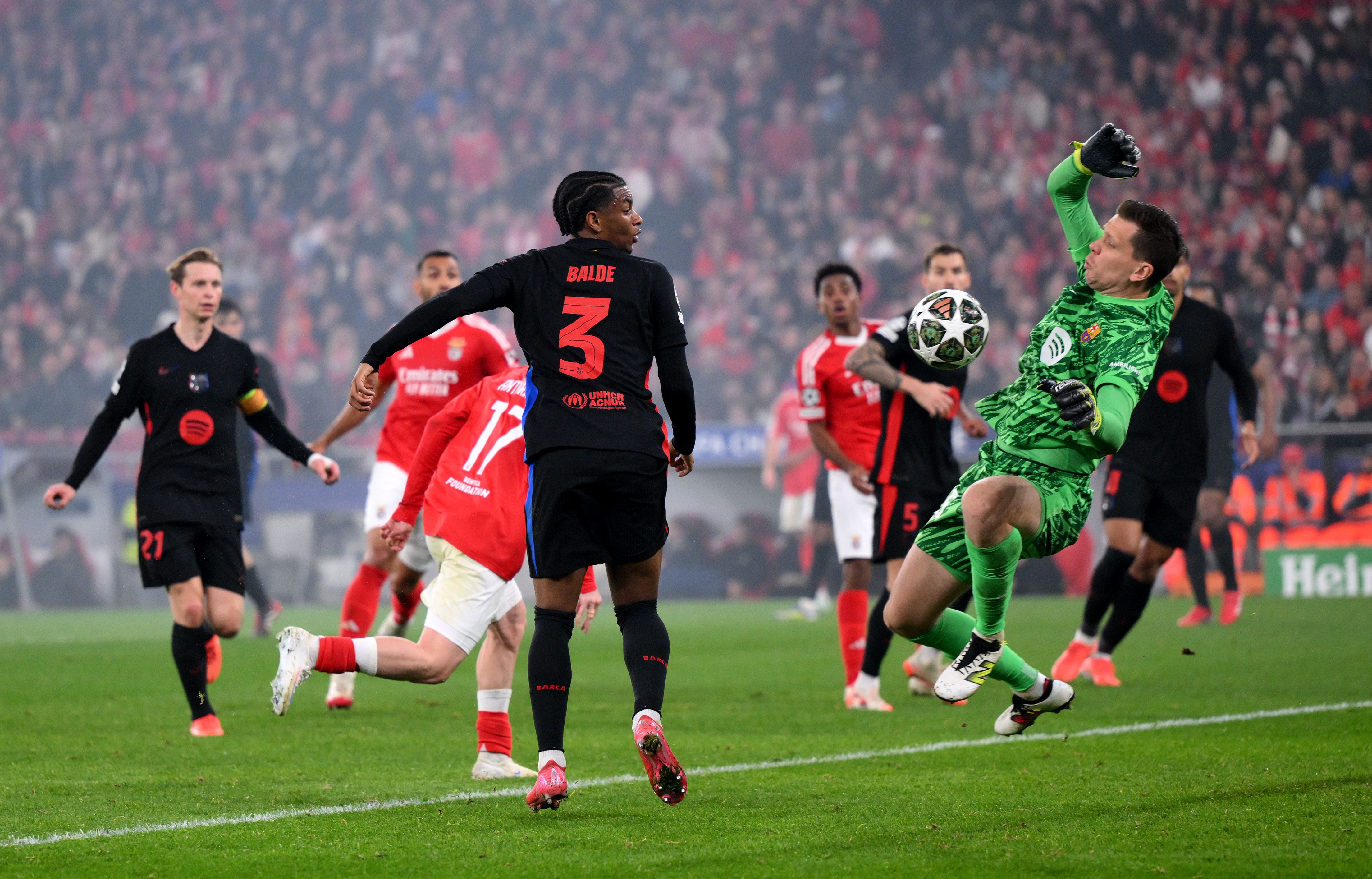 SL Benfica v FC Barcelona - UEFA Champions League 2024/25 Round of 16 First Leg